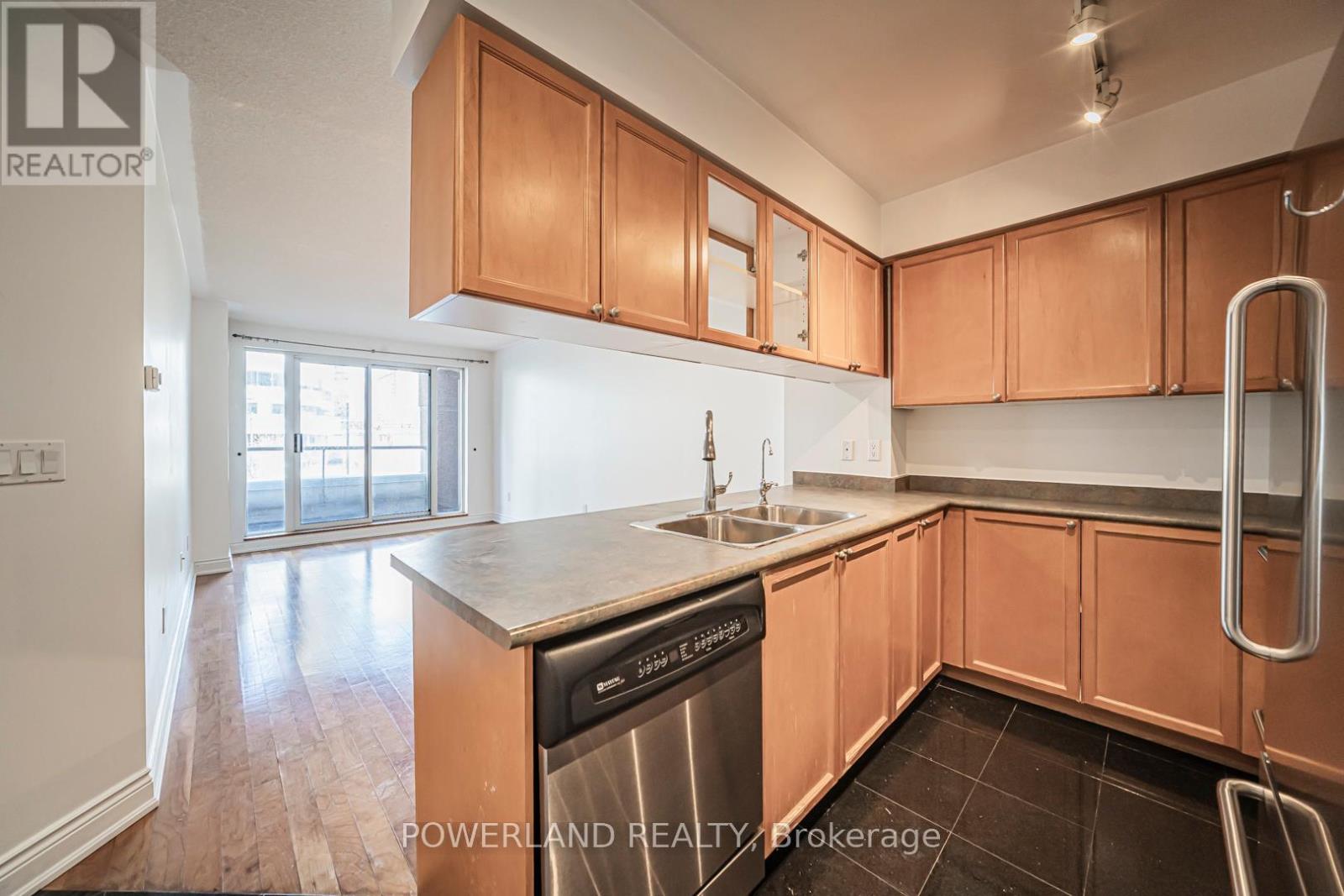 208 - 909 Bay Street, Toronto, Ontario  M5S 3G2 - Photo 14 - C12958894
