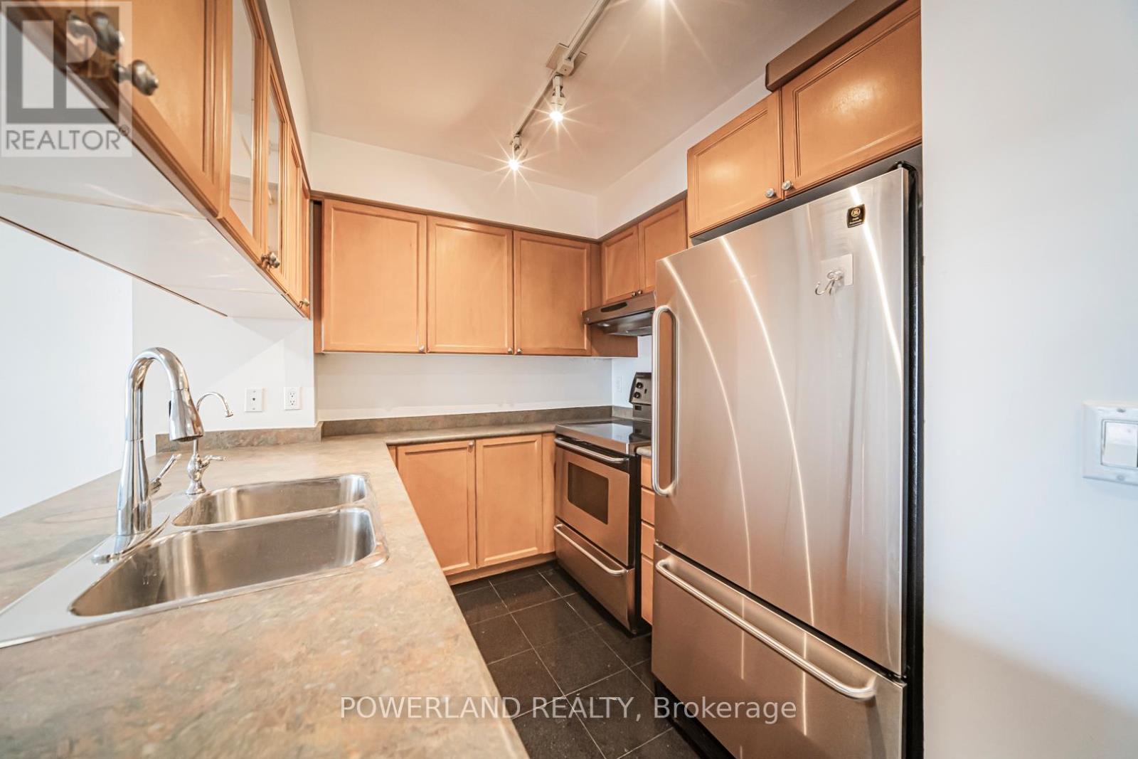 208 - 909 Bay Street, Toronto, Ontario  M5S 3G2 - Photo 15 - C12958894