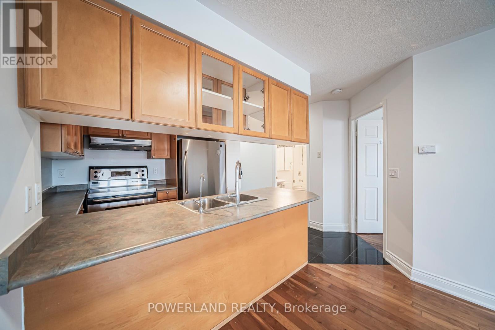 208 - 909 Bay Street, Toronto, Ontario  M5S 3G2 - Photo 18 - C12958894