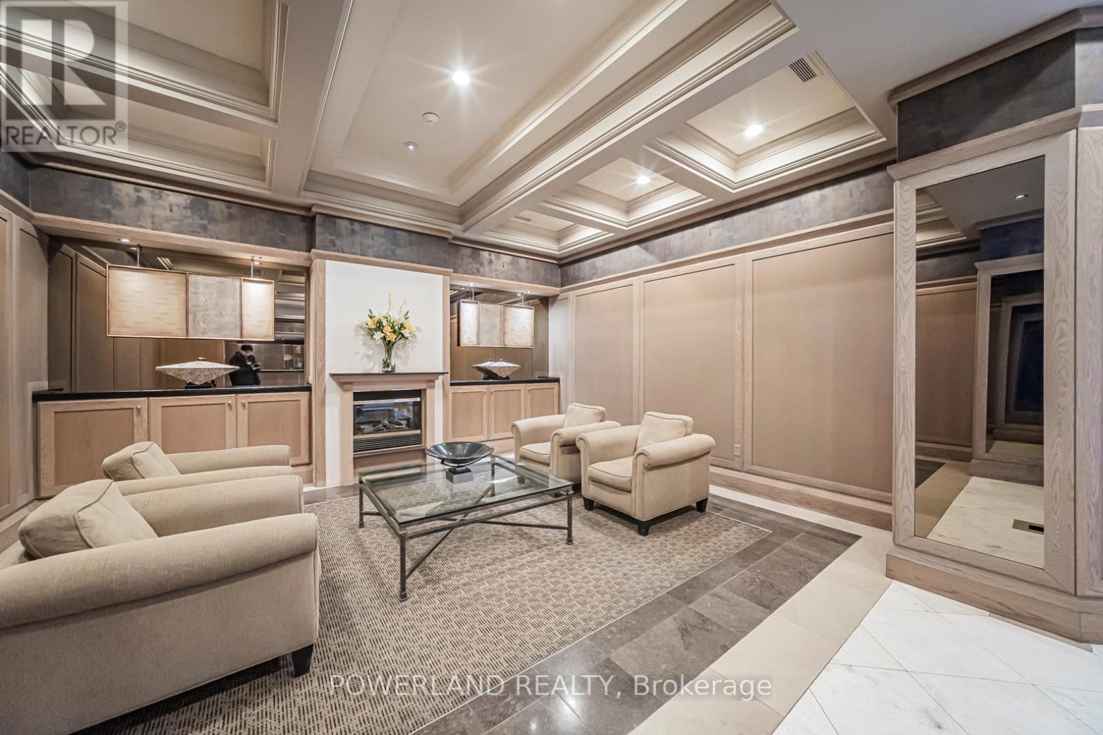 208 - 909 Bay Street, Toronto, Ontario  M5S 3G2 - Photo 4 - C12958894