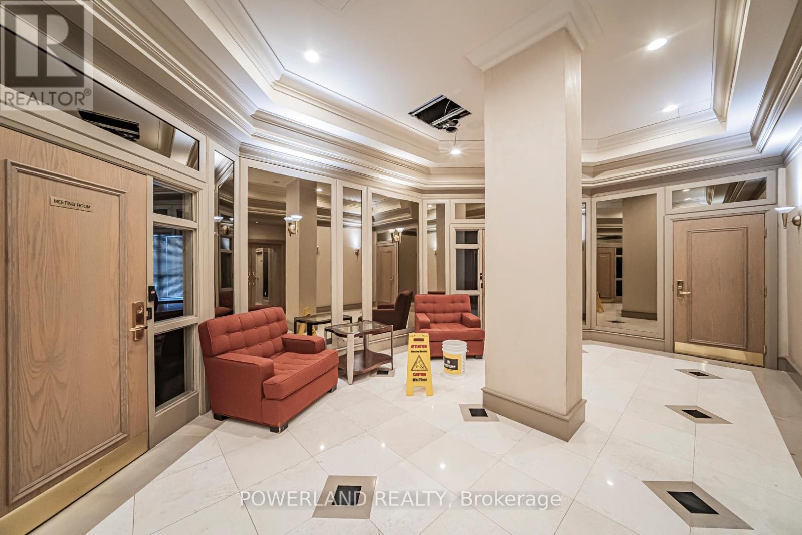 208 - 909 Bay Street, Toronto, Ontario  M5S 3G2 - Photo 5 - C12958894