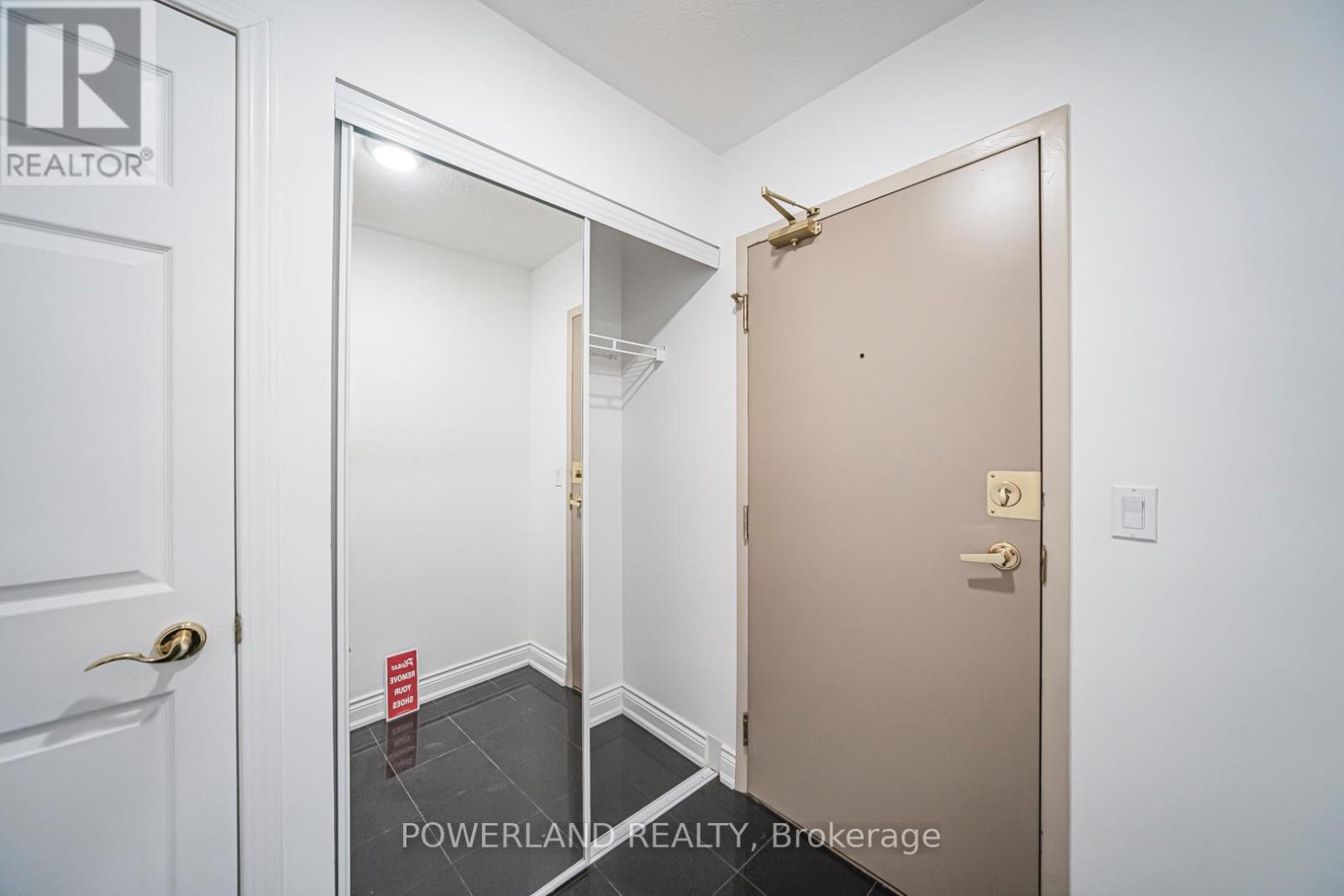 208 - 909 Bay Street, Toronto, Ontario  M5S 3G2 - Photo 9 - C12958894