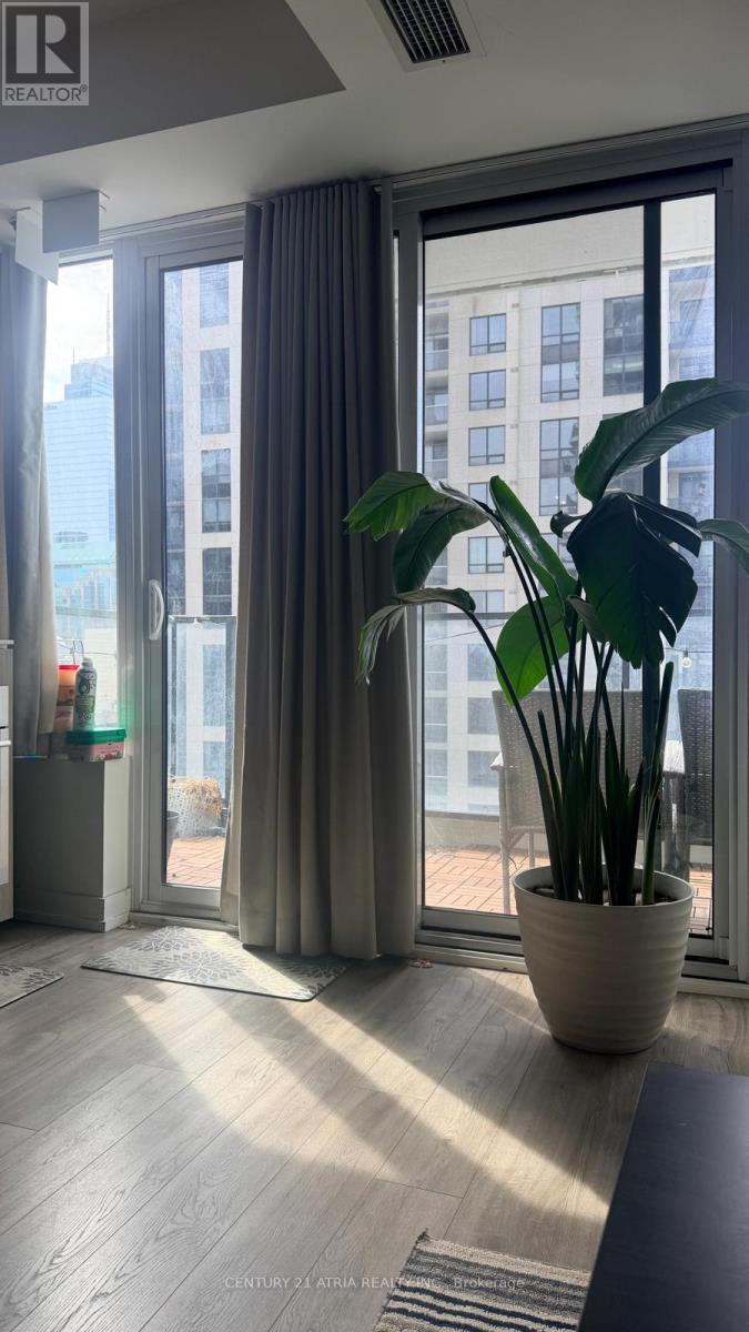 1601 - 77 Shuter Street, Toronto, Ontario  M5B 0B8 - Photo 5 - C12942588