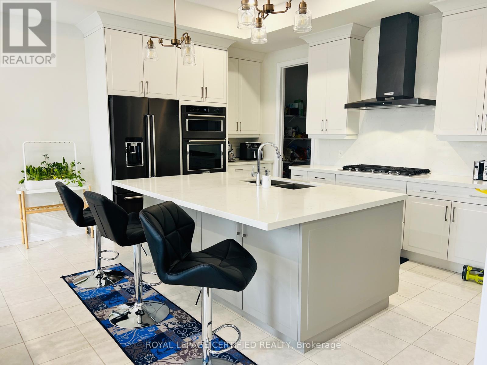 23 Charing Cross Gate, Oakville, Ontario  L6H 0V7 - Photo 4 - W12936184