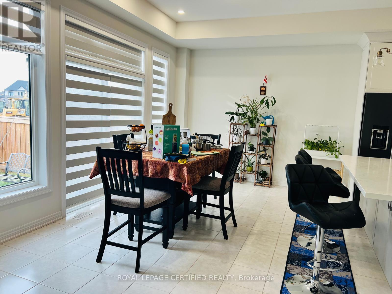 23 Charing Cross Gate, Oakville, Ontario  L6H 0V7 - Photo 5 - W12936184