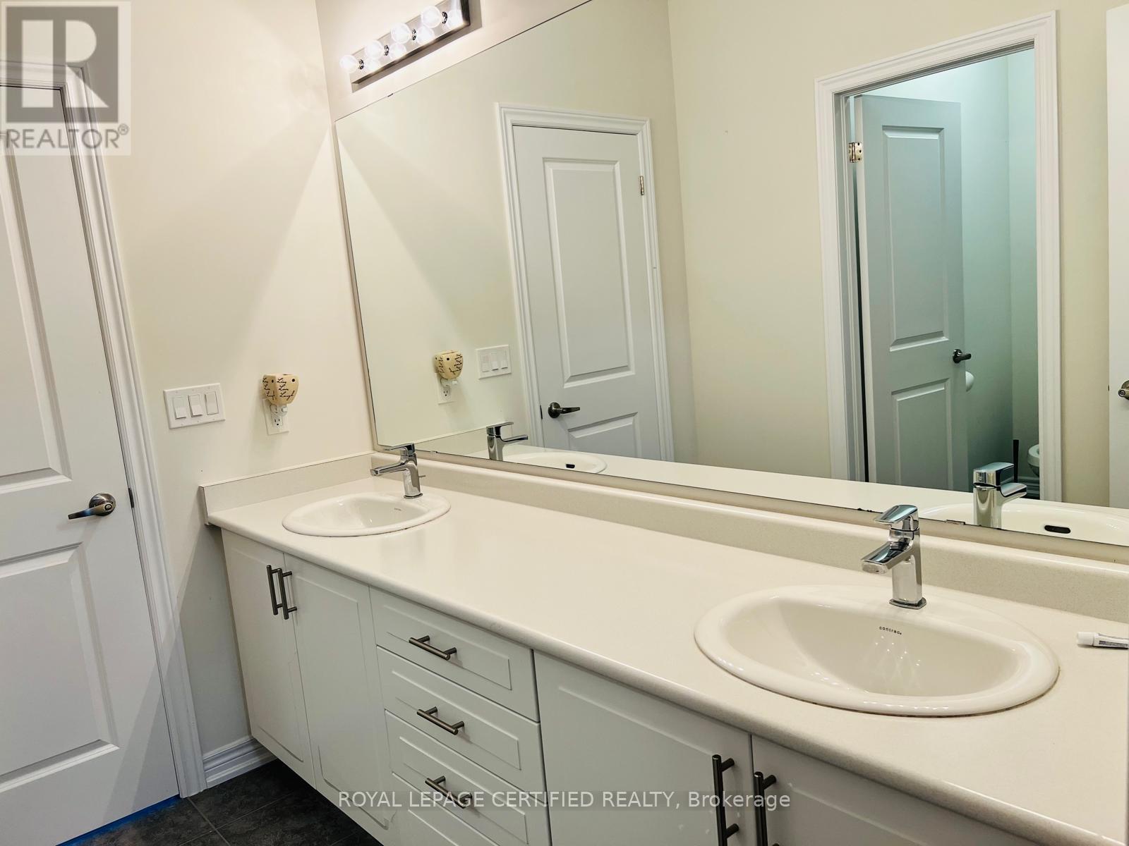 23 Charing Cross Gate, Oakville, Ontario  L6H 0V7 - Photo 14 - W12936184