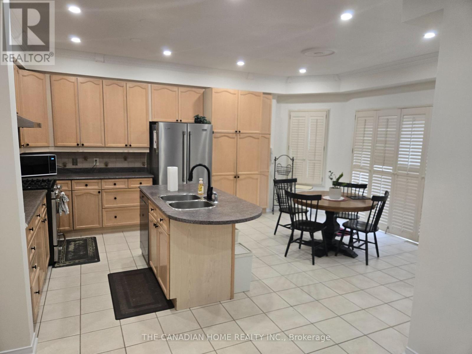 5244 Forestwalk Circle, Mississauga, Ontario  L4Z 4A3 - Photo 5 - W12958896