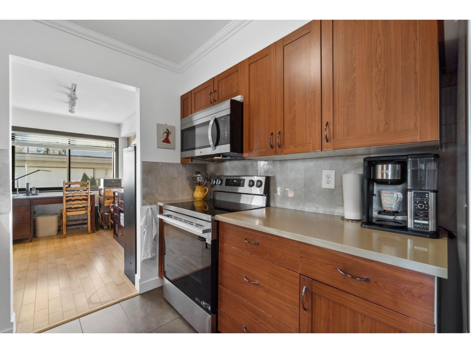 Listing Picture 6 of 40 : 101 15041 PROSPECT AVENUE, White Rock - 魯藝地產 Yvonne Lu Group - MLS Medallion Club Member