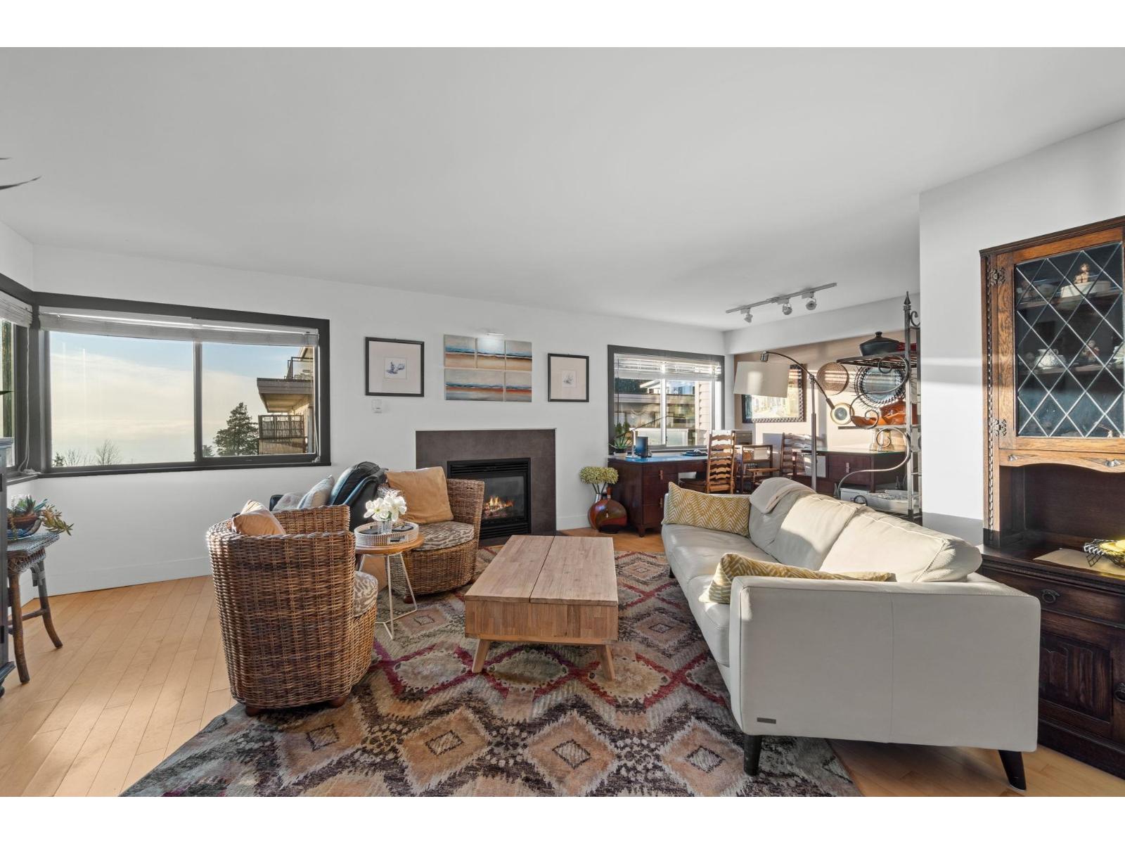 Listing Picture 7 of 40 : 101 15041 PROSPECT AVENUE, White Rock - 魯藝地產 Yvonne Lu Group - MLS Medallion Club Member