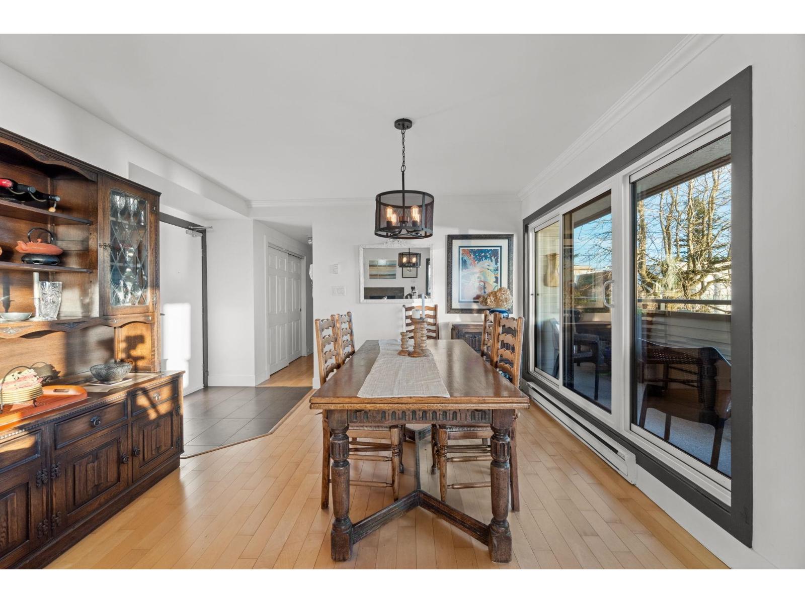 Listing Picture 9 of 40 : 101 15041 PROSPECT AVENUE, White Rock - 魯藝地產 Yvonne Lu Group - MLS Medallion Club Member