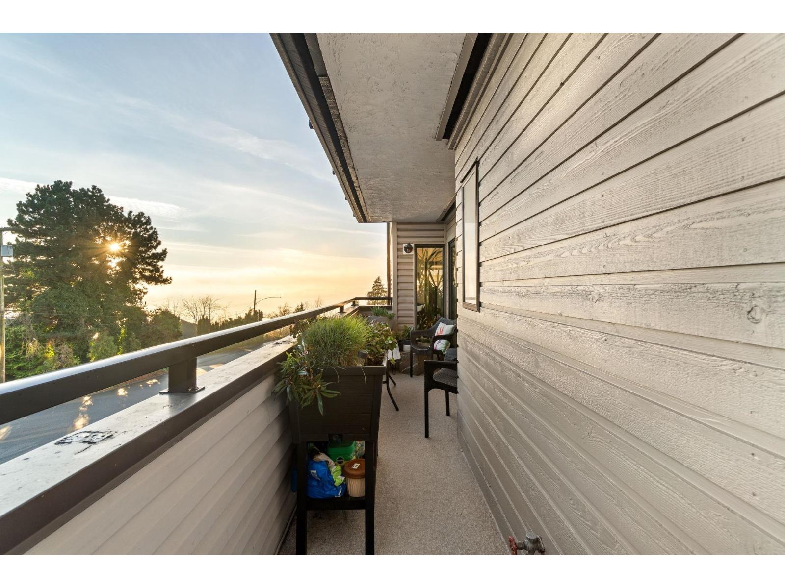 Listing Picture 13 of 40 : 101 15041 PROSPECT AVENUE, White Rock - 魯藝地產 Yvonne Lu Group - MLS Medallion Club Member