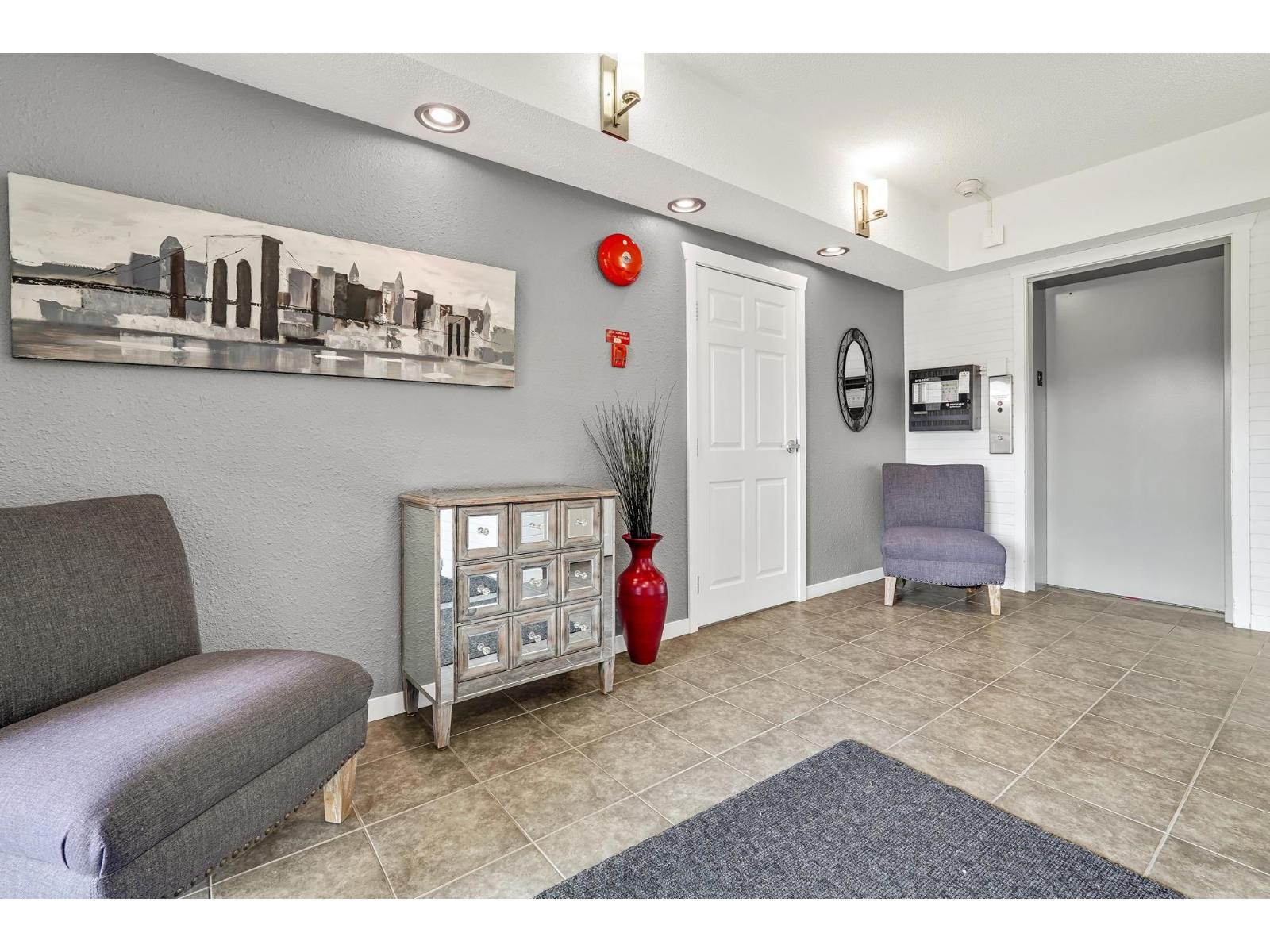 Listing Picture 34 of 40 : 101 15041 PROSPECT AVENUE, White Rock - 魯藝地產 Yvonne Lu Group - MLS Medallion Club Member