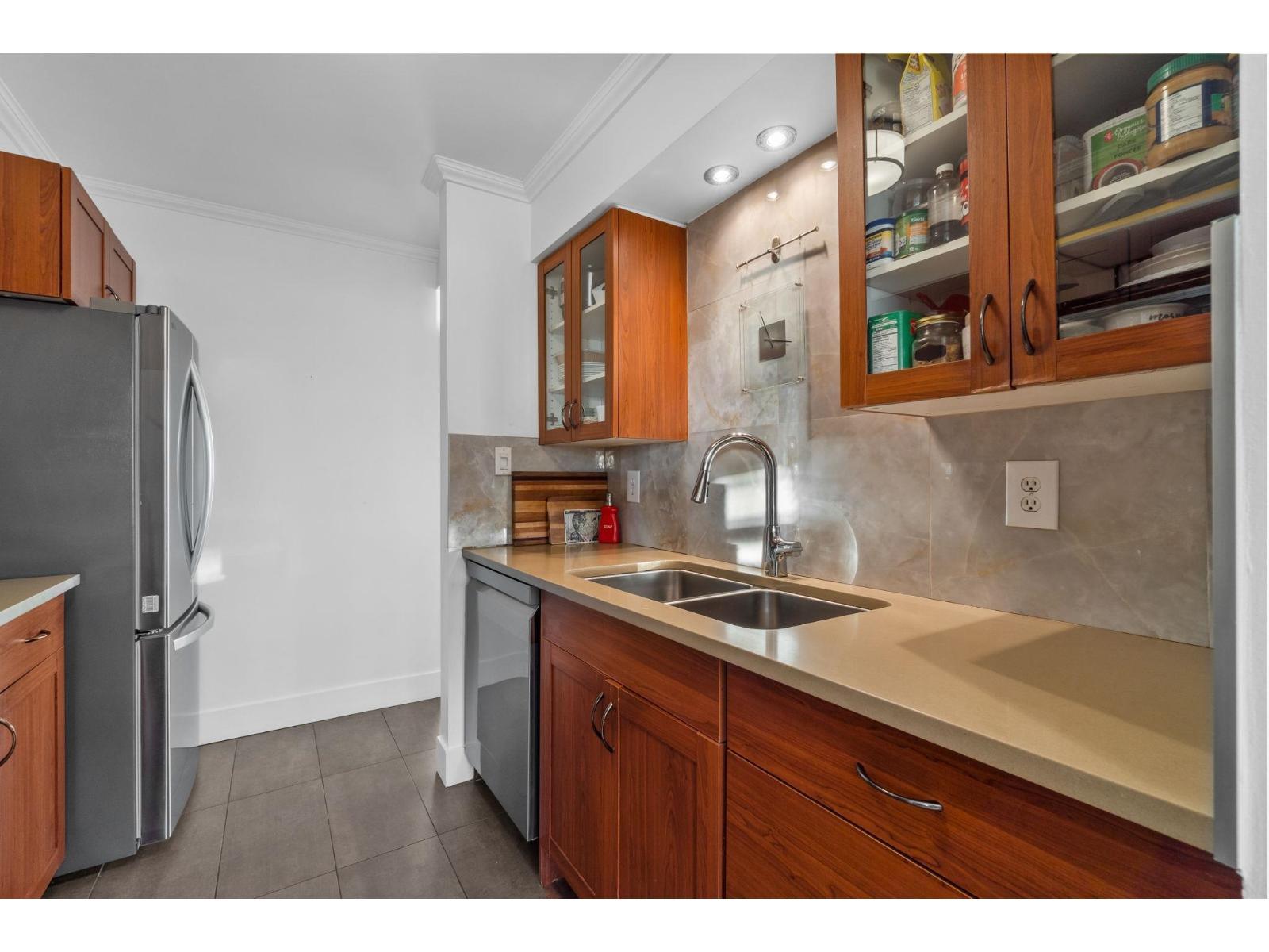 Listing Picture 5 of 40 : 101 15041 PROSPECT AVENUE, White Rock - 魯藝地產 Yvonne Lu Group - MLS Medallion Club Member