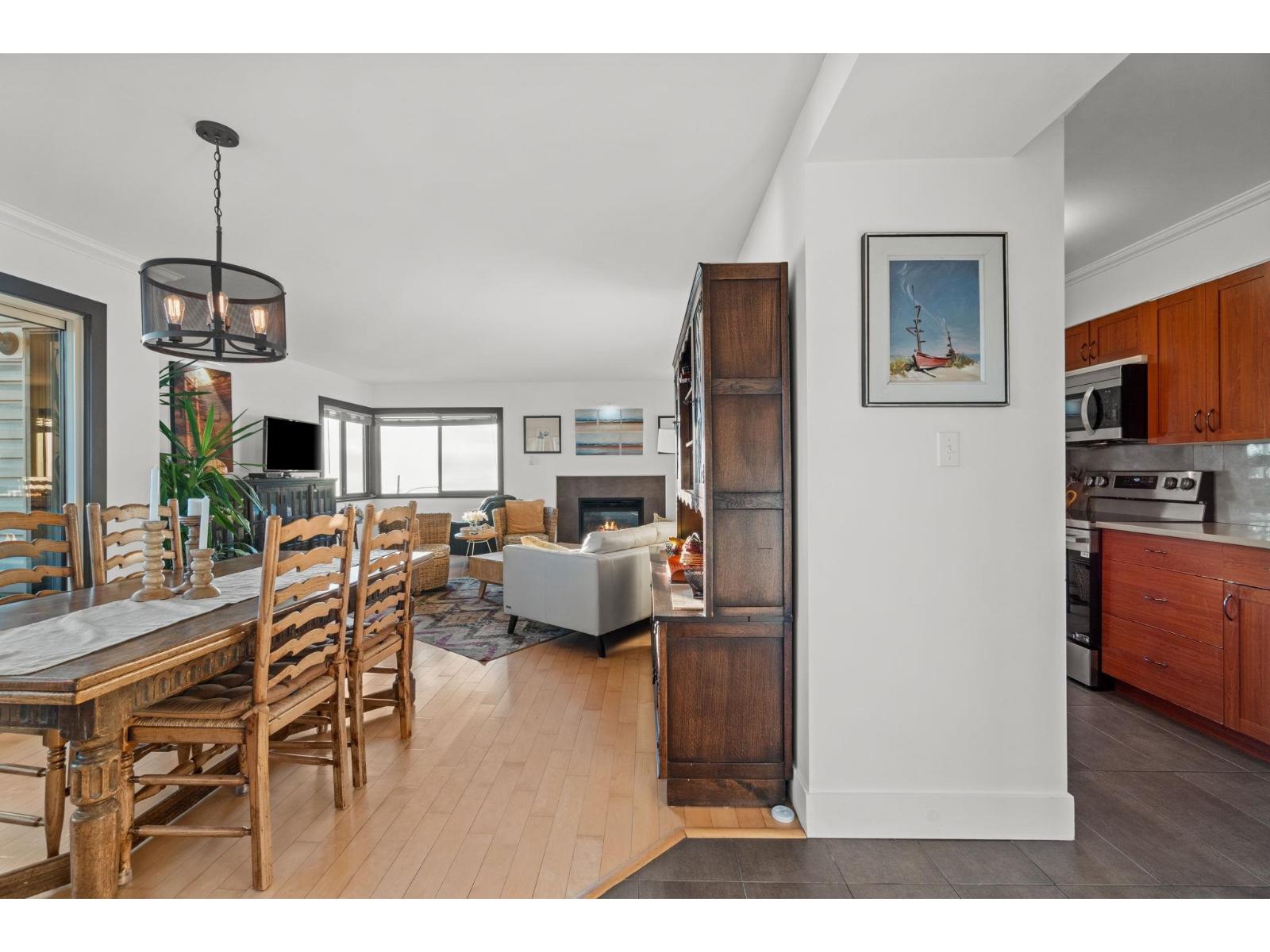Listing Picture 11 of 40 : 101 15041 PROSPECT AVENUE, White Rock - 魯藝地產 Yvonne Lu Group - MLS Medallion Club Member