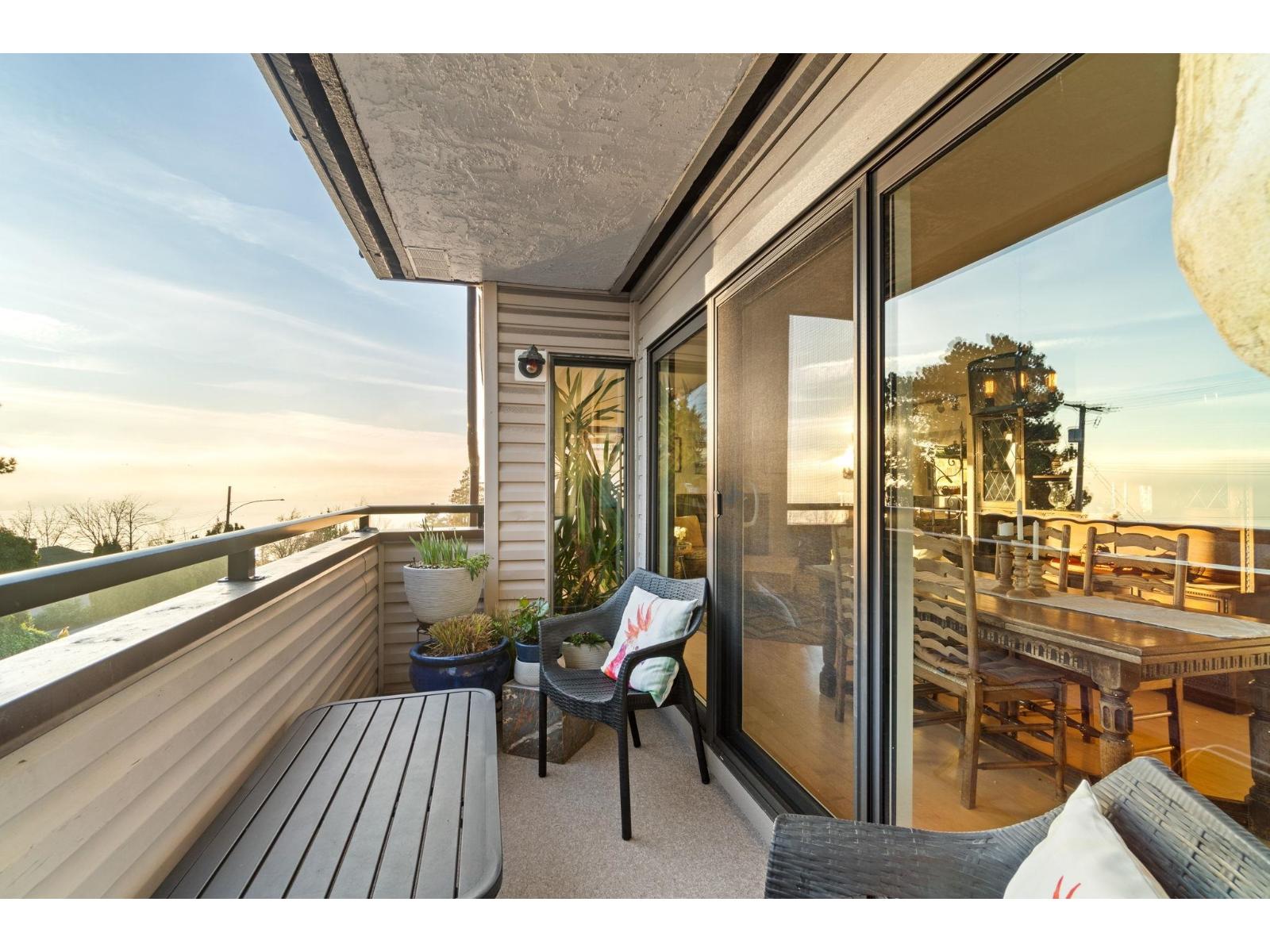 Listing Picture 15 of 40 : 101 15041 PROSPECT AVENUE, White Rock - 魯藝地產 Yvonne Lu Group - MLS Medallion Club Member