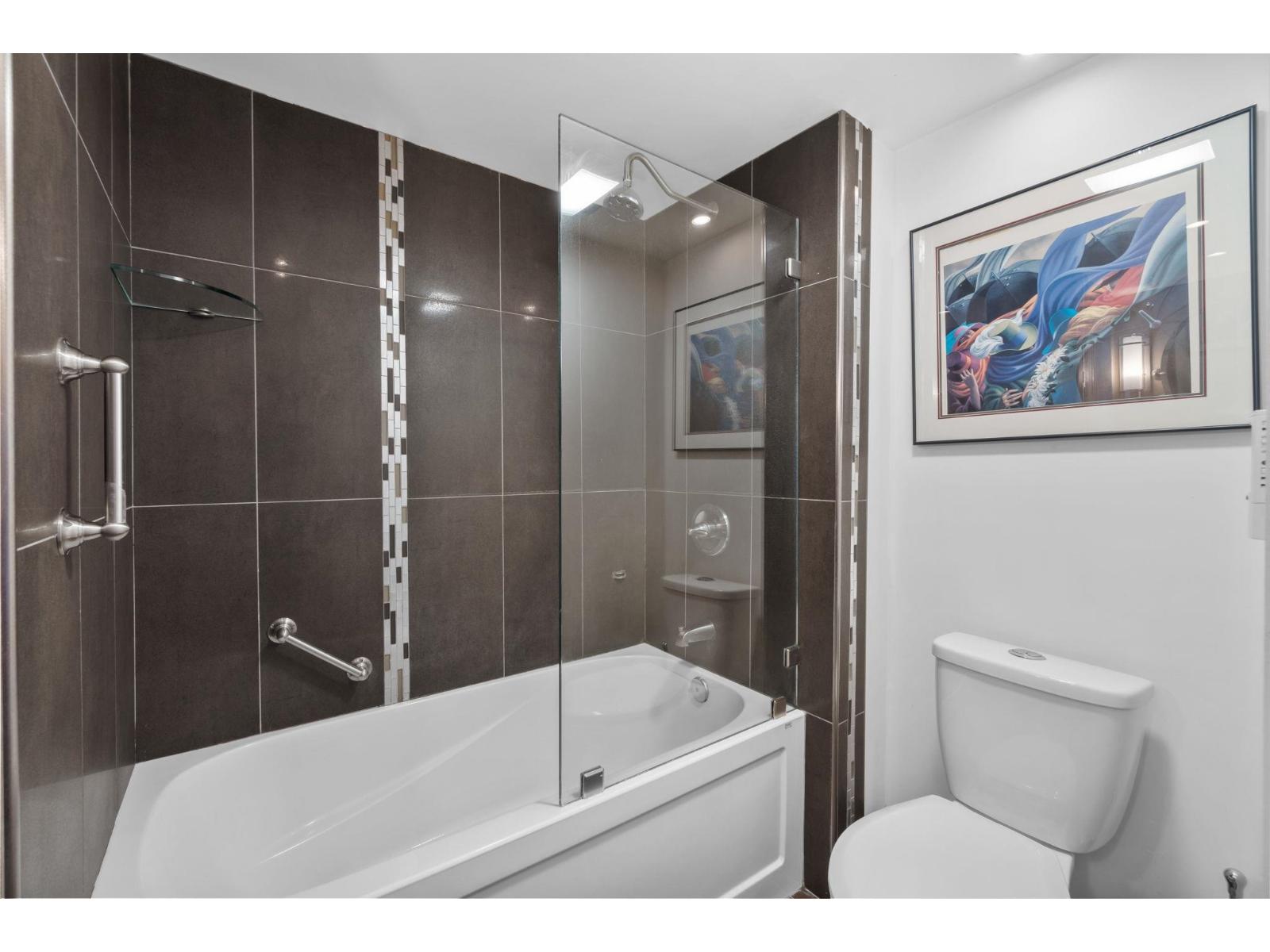 Listing Picture 31 of 40 : 101 15041 PROSPECT AVENUE, White Rock - 魯藝地產 Yvonne Lu Group - MLS Medallion Club Member