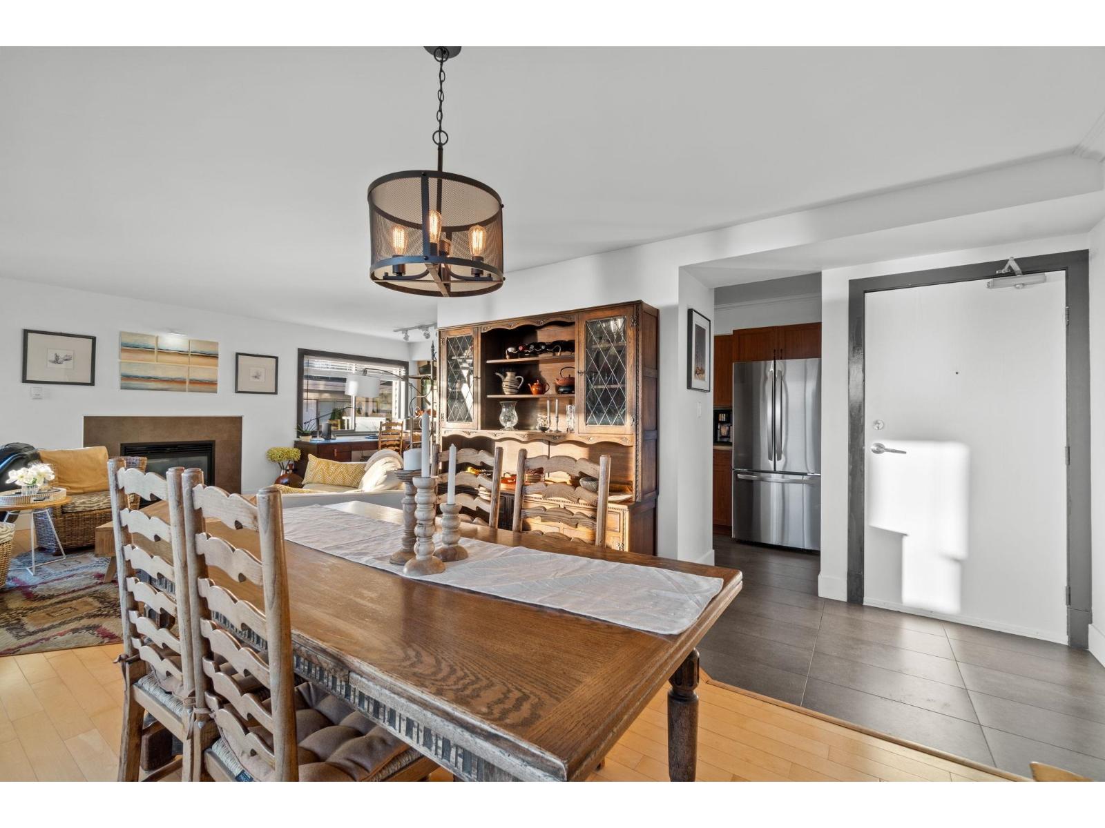 Listing Picture 10 of 40 : 101 15041 PROSPECT AVENUE, White Rock - 魯藝地產 Yvonne Lu Group - MLS Medallion Club Member