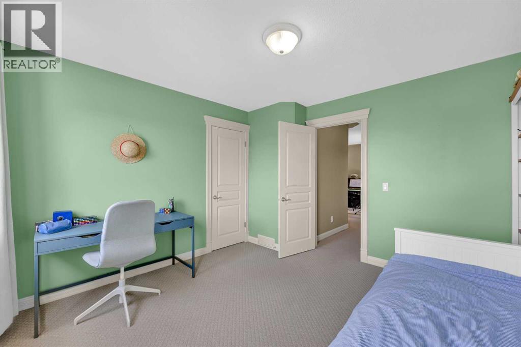 97 Strathridge Close SW, Calgary, Alberta  T3H 4J3 - Photo 33 - A2294102