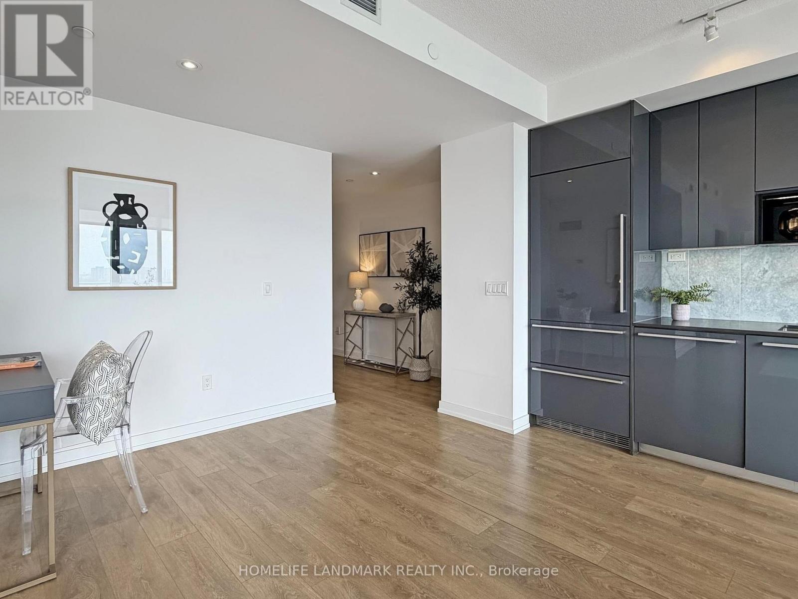 2011 - 117 Mcmahon Drive, Toronto, Ontario  M2K 0E4 - Photo 10 - C12958918