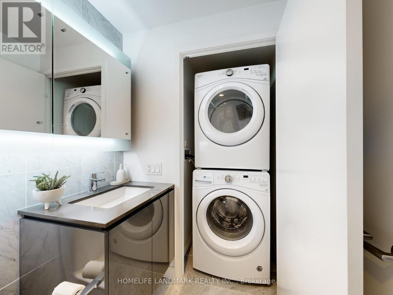 2011 - 117 Mcmahon Drive, Toronto, Ontario  M2K 0E4 - Photo 17 - C12958918