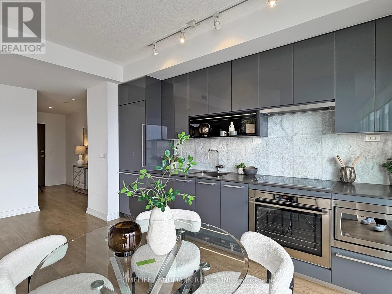 2011 - 117 Mcmahon Drive, Toronto, Ontario  M2K 0E4 - Photo 2 - C12958918