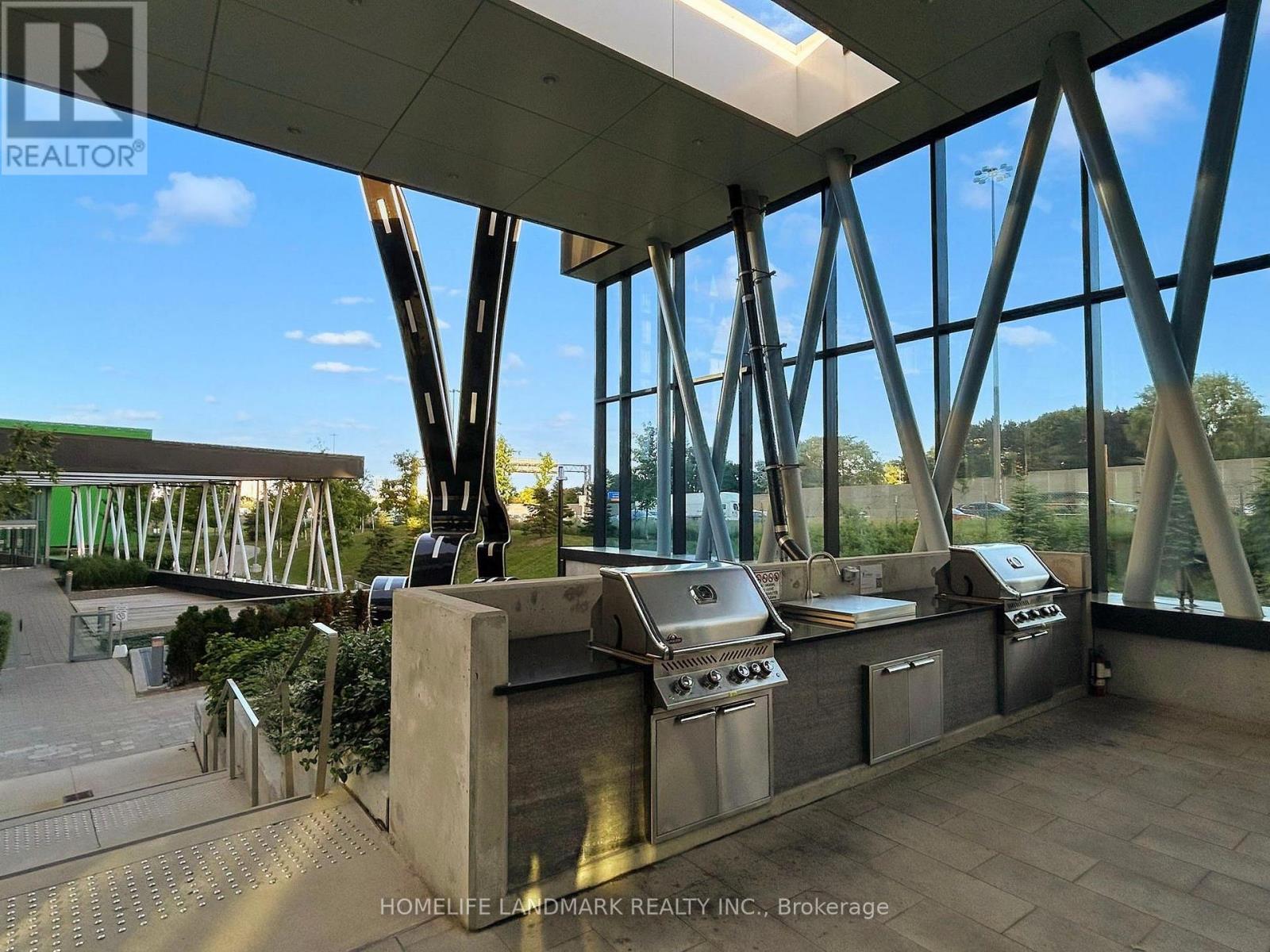 2011 - 117 Mcmahon Drive, Toronto, Ontario  M2K 0E4 - Photo 40 - C12958918