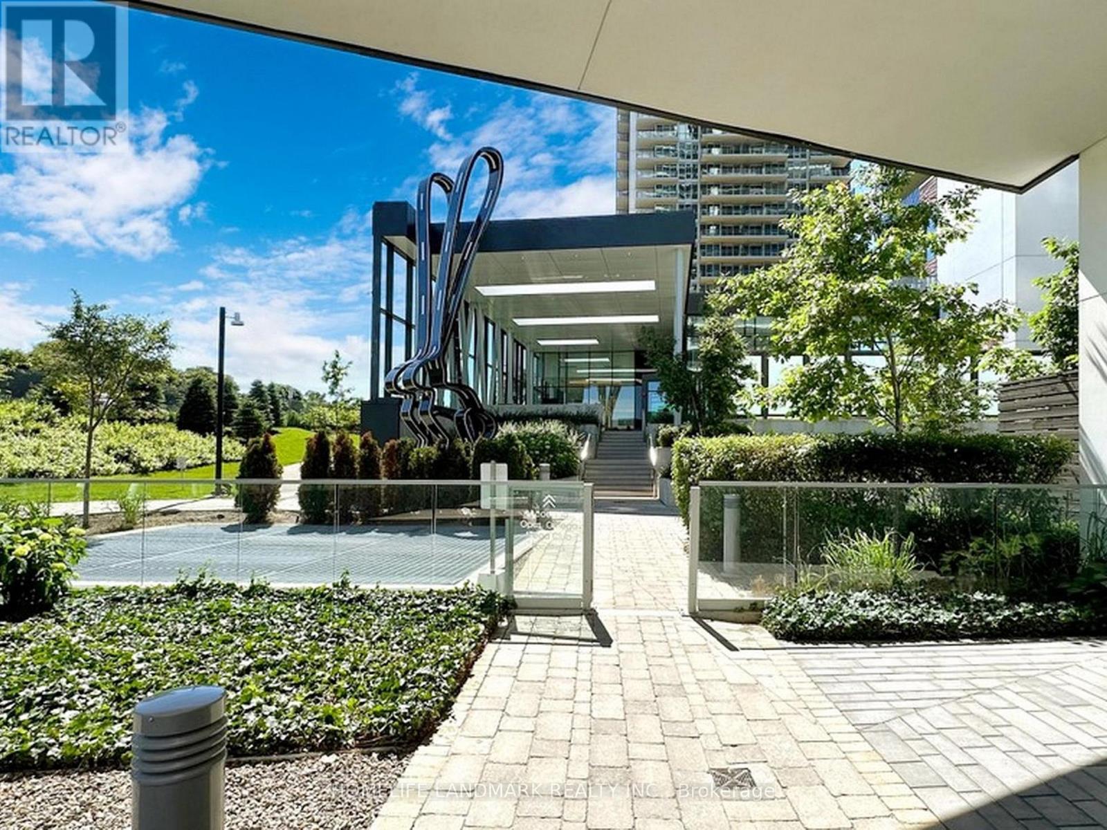 2011 - 117 Mcmahon Drive, Toronto, Ontario  M2K 0E4 - Photo 44 - C12958918