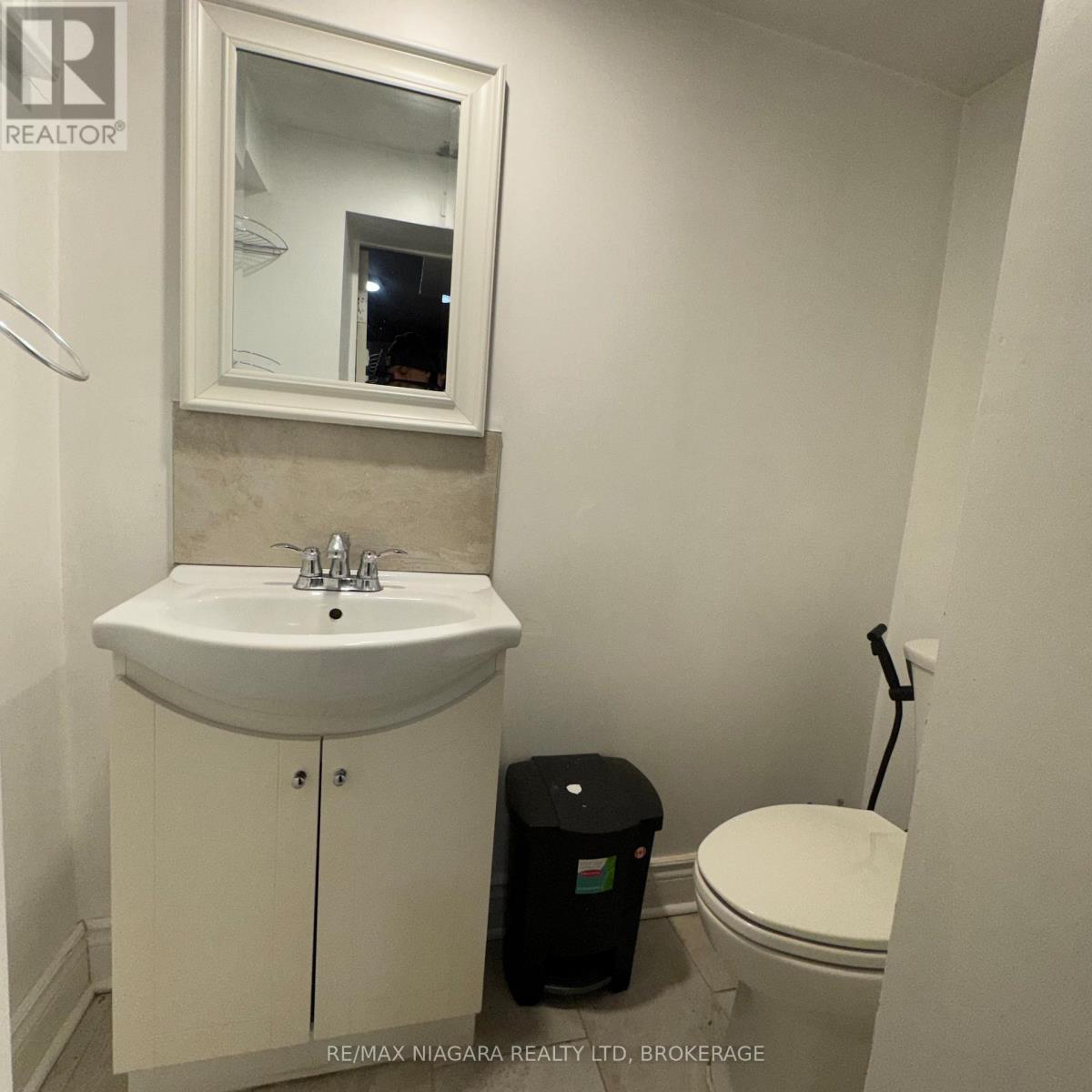 Lower - 844a Danforth Road, Toronto, Ontario  M1K 1H5 - Photo 3 - E12858946