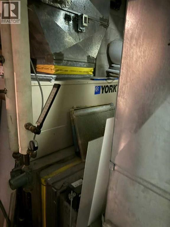 10623 West Valley Road, Calgary, Alberta  T3B 5T2 - Photo 8 - A2297965