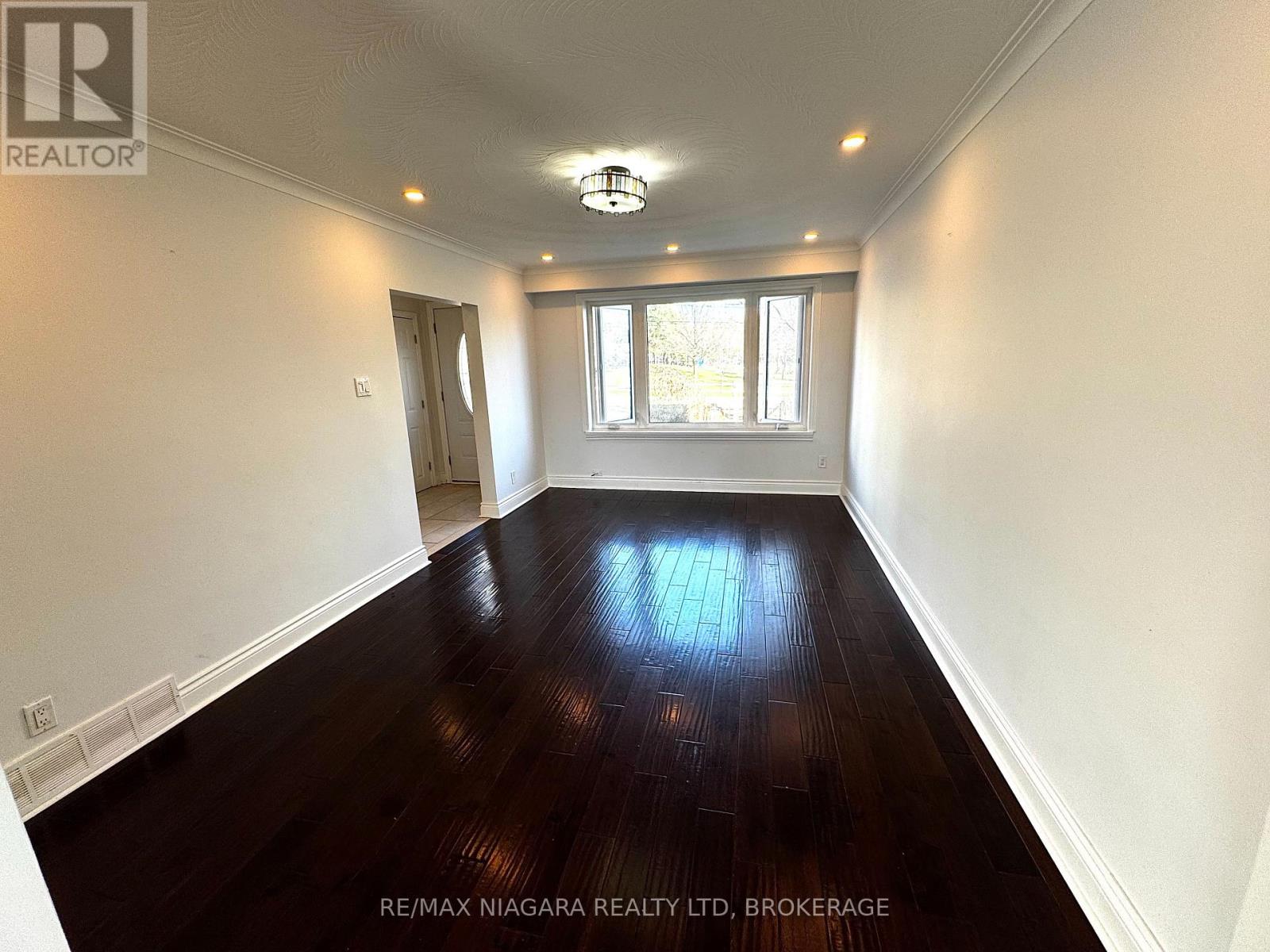 Upper - 844a Danforth Road, Toronto, Ontario  M1K 1H5 - Photo 10 - E12858924