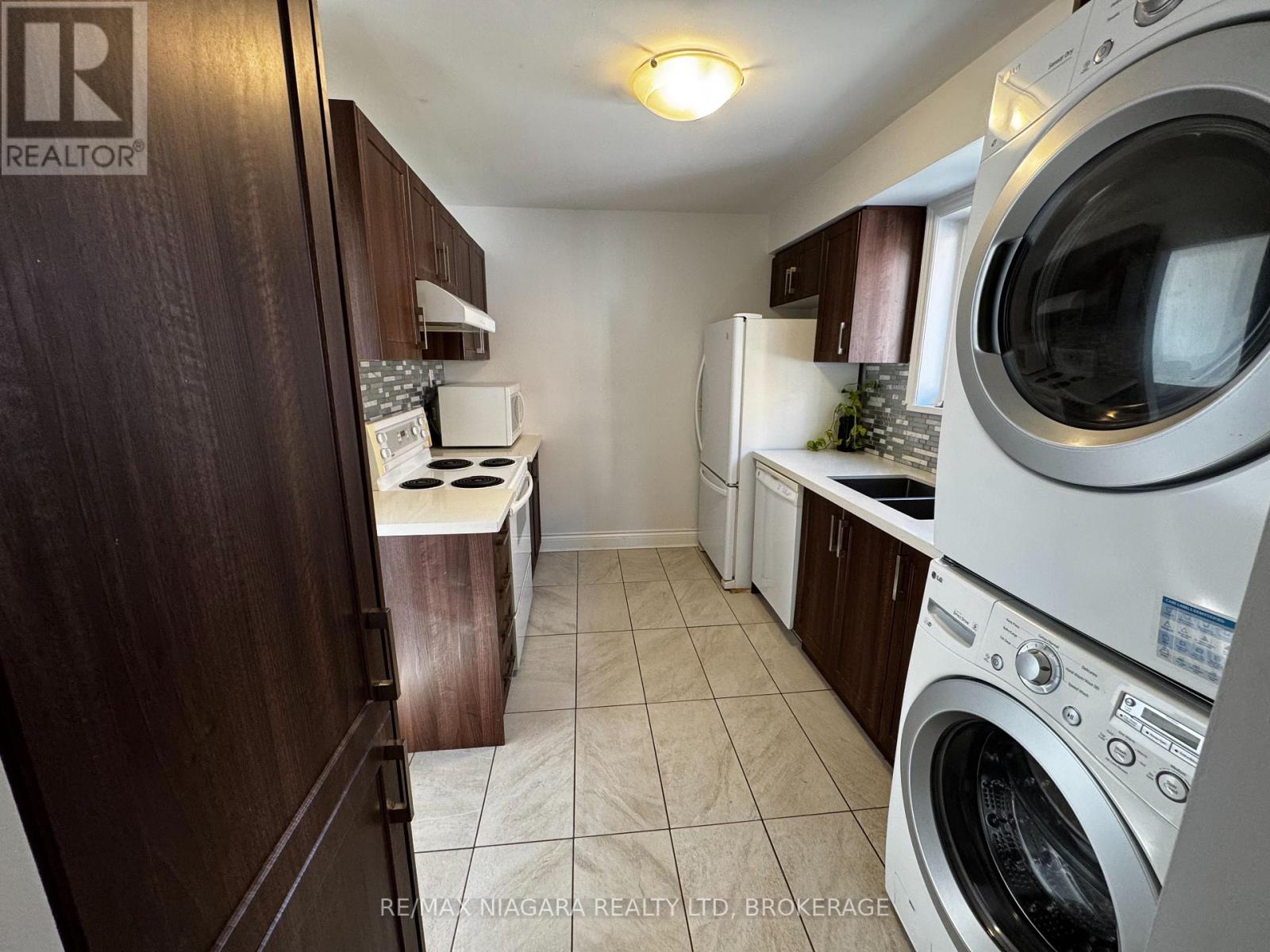 Upper - 844a Danforth Road, Toronto, Ontario  M1K 1H5 - Photo 3 - E12858924