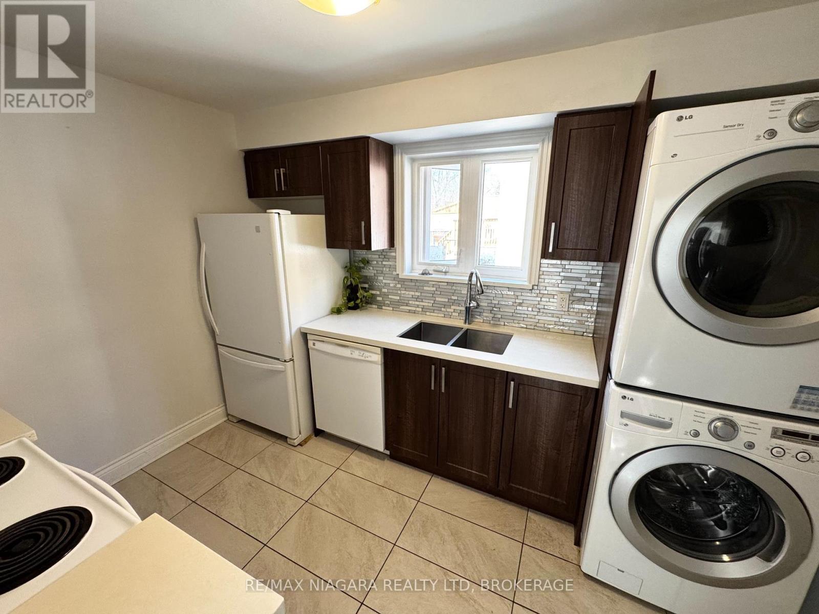 Upper - 844a Danforth Road, Toronto, Ontario  M1K 1H5 - Photo 4 - E12858924