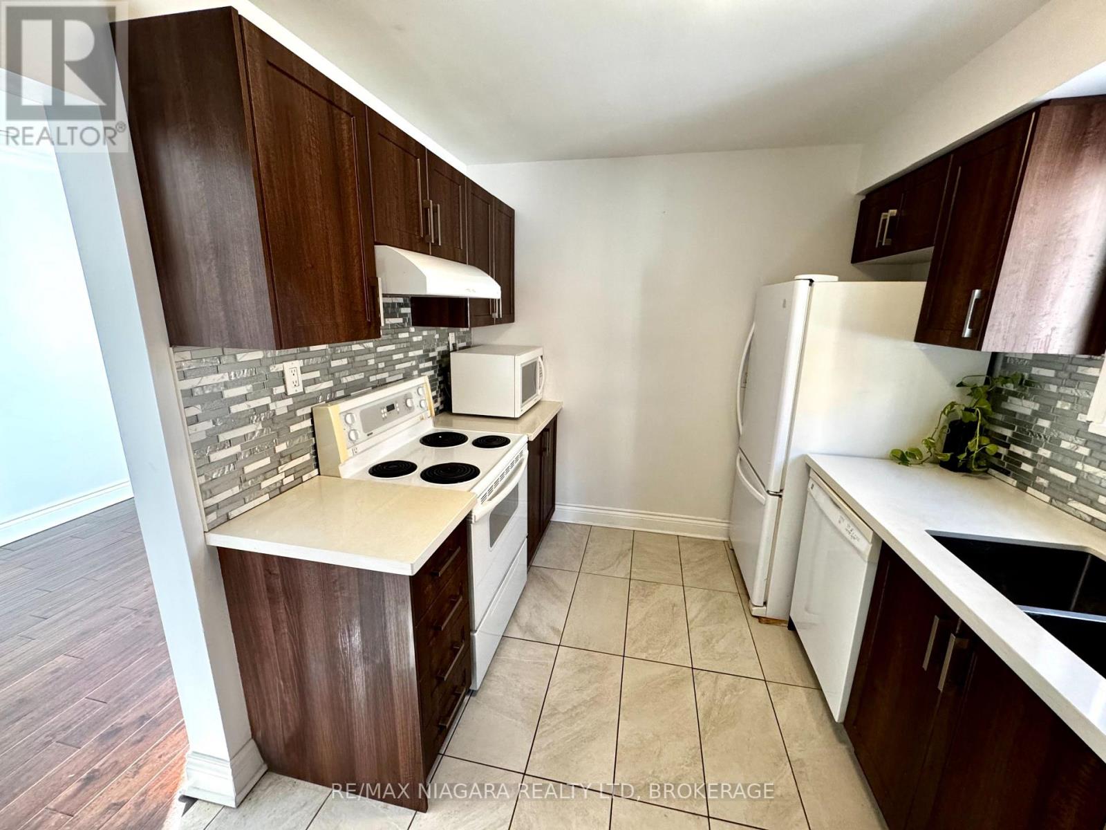 Upper - 844a Danforth Road, Toronto, Ontario  M1K 1H5 - Photo 5 - E12858924