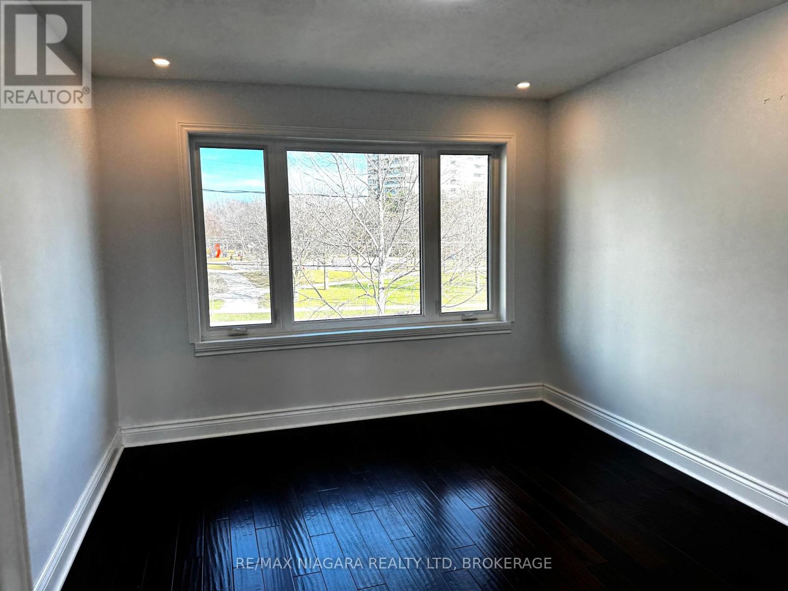 Upper - 844a Danforth Road, Toronto, Ontario  M1K 1H5 - Photo 6 - E12858924