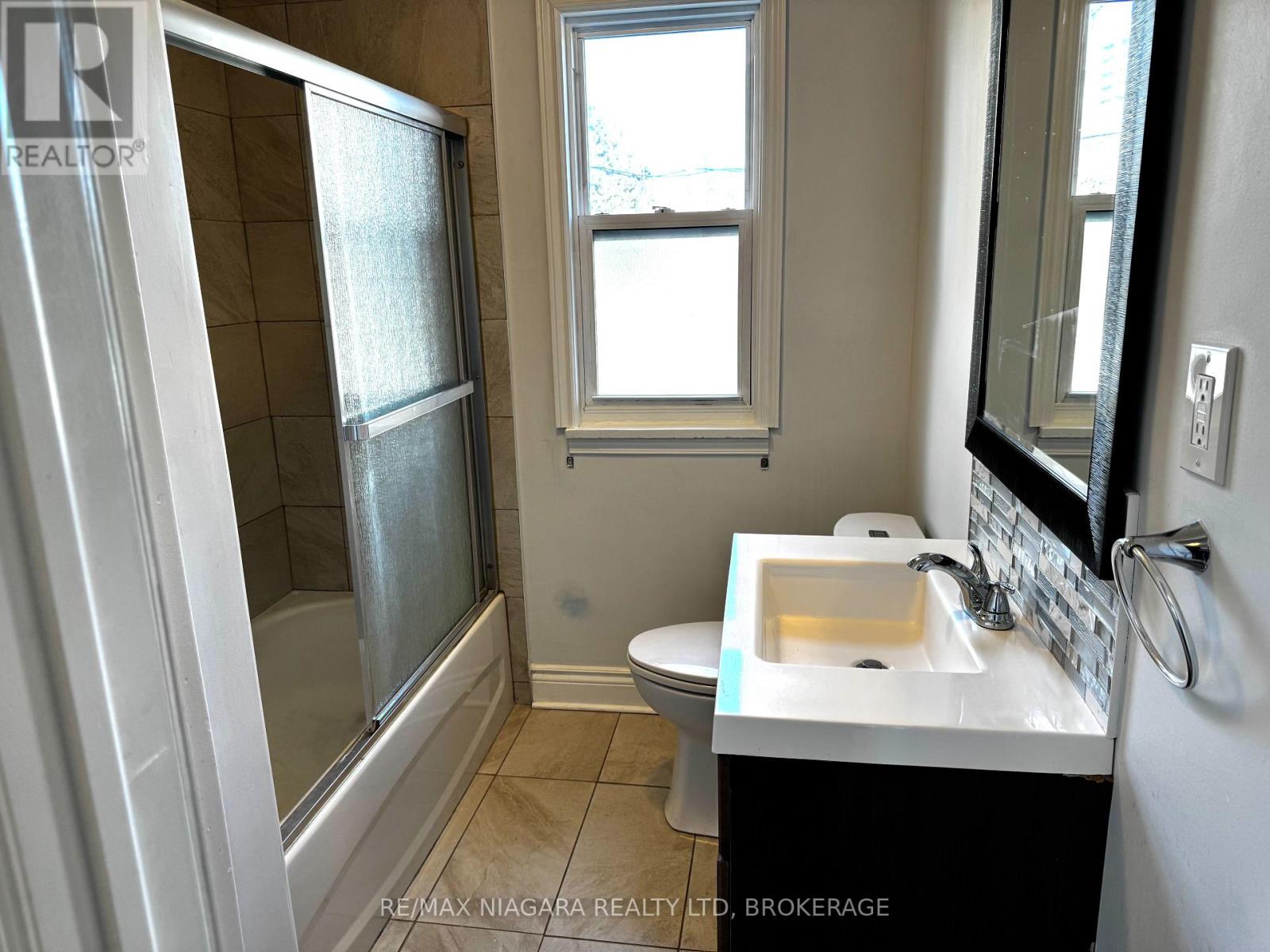 Upper - 844a Danforth Road, Toronto, Ontario  M1K 1H5 - Photo 7 - E12858924