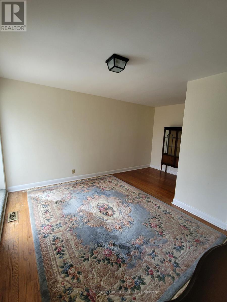 73 Beaverton Road S, Richmond Hill, Ontario  L4C 2H8 - Photo 15 - N12958924