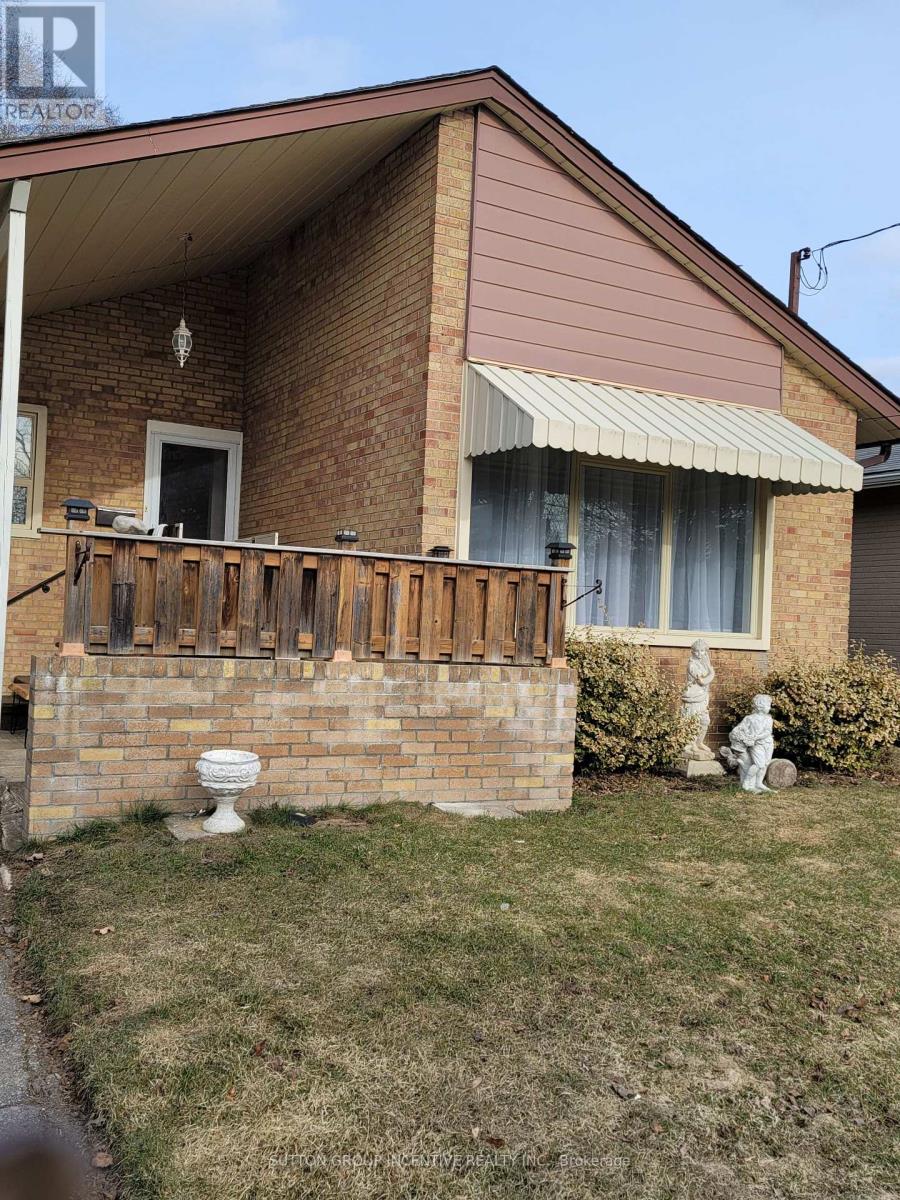 73 Beaverton Road S, Richmond Hill, Ontario  L4C 2H8 - Photo 2 - N12958924