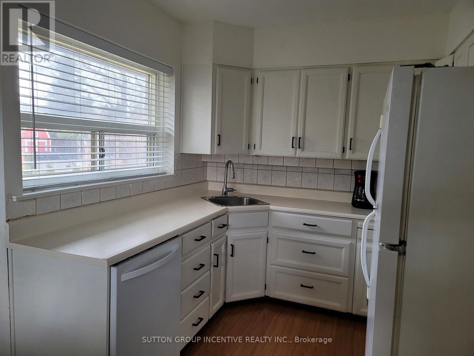 73 Beaverton Road S, Richmond Hill, Ontario  L4C 2H8 - Photo 3 - N12958924