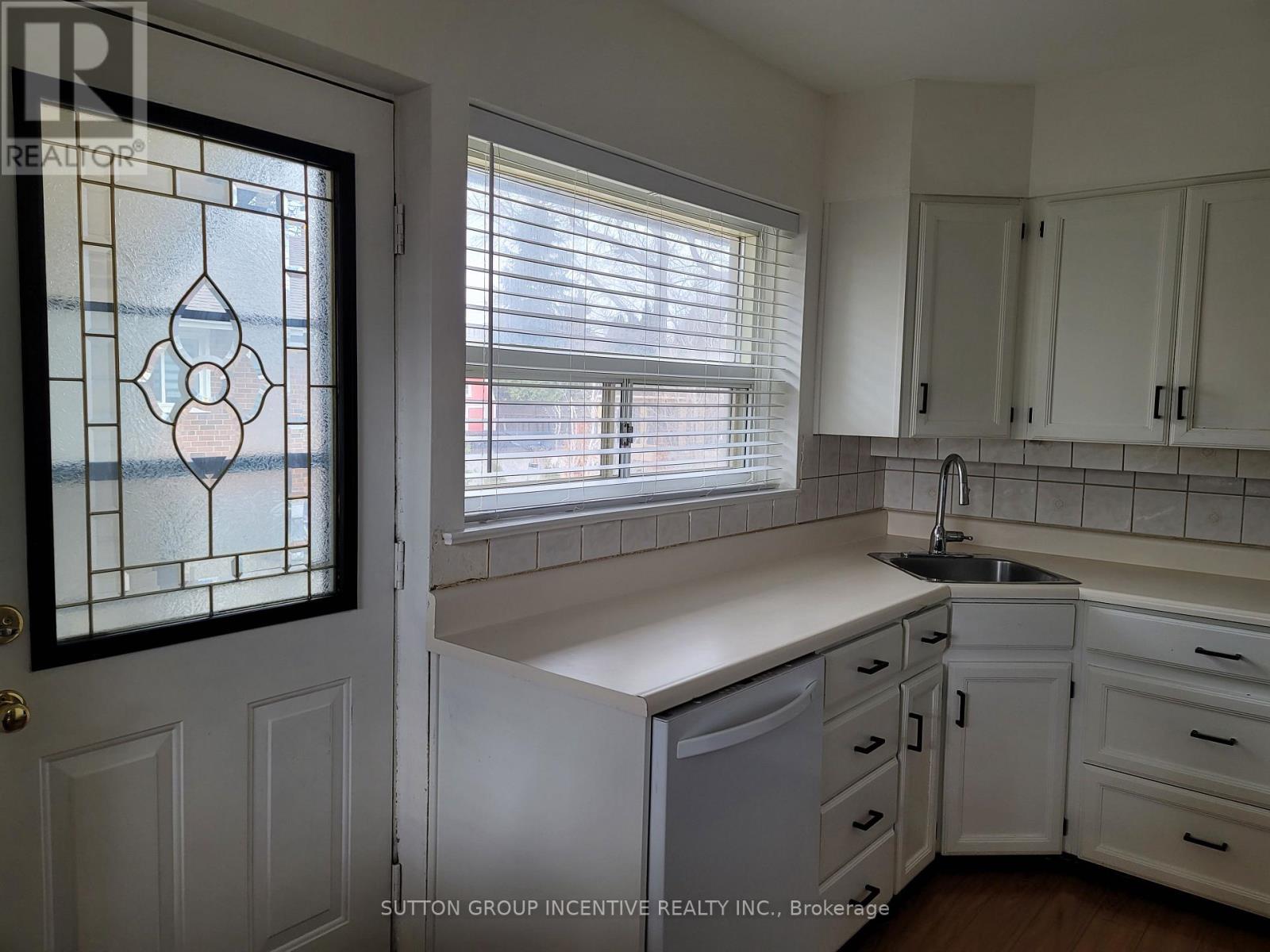 73 Beaverton Road S, Richmond Hill, Ontario  L4C 2H8 - Photo 4 - N12958924