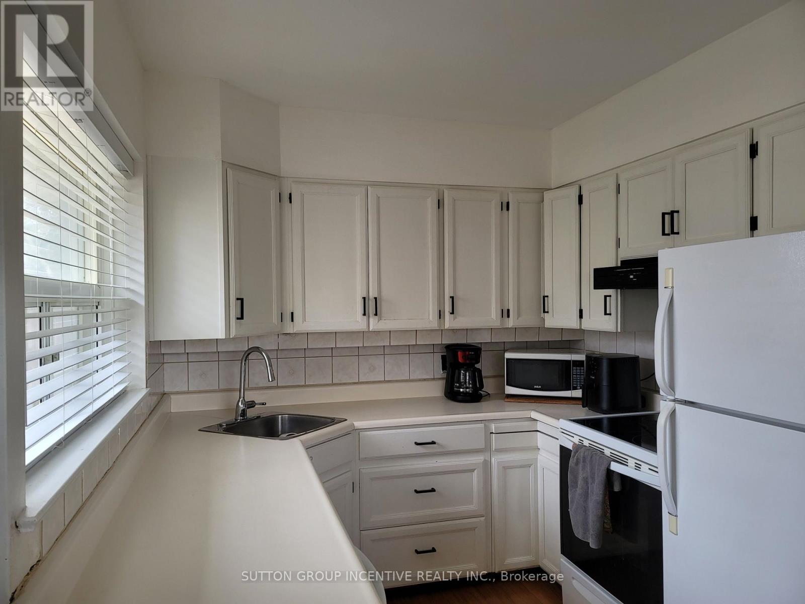 73 Beaverton Road S, Richmond Hill, Ontario  L4C 2H8 - Photo 6 - N12958924