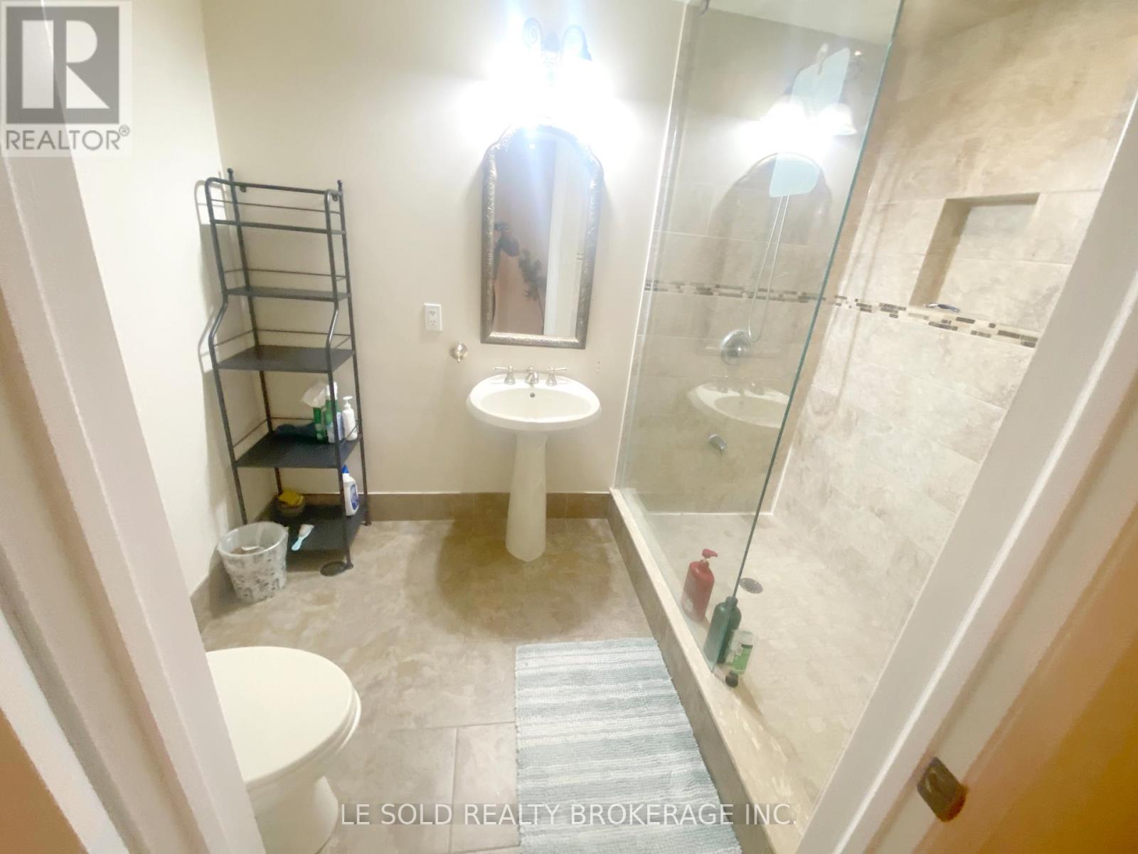 Bsmt Room - 347 Fern Avenue, Richmond Hill, Ontario  L4C 8P6 - Photo 11 - N12958934