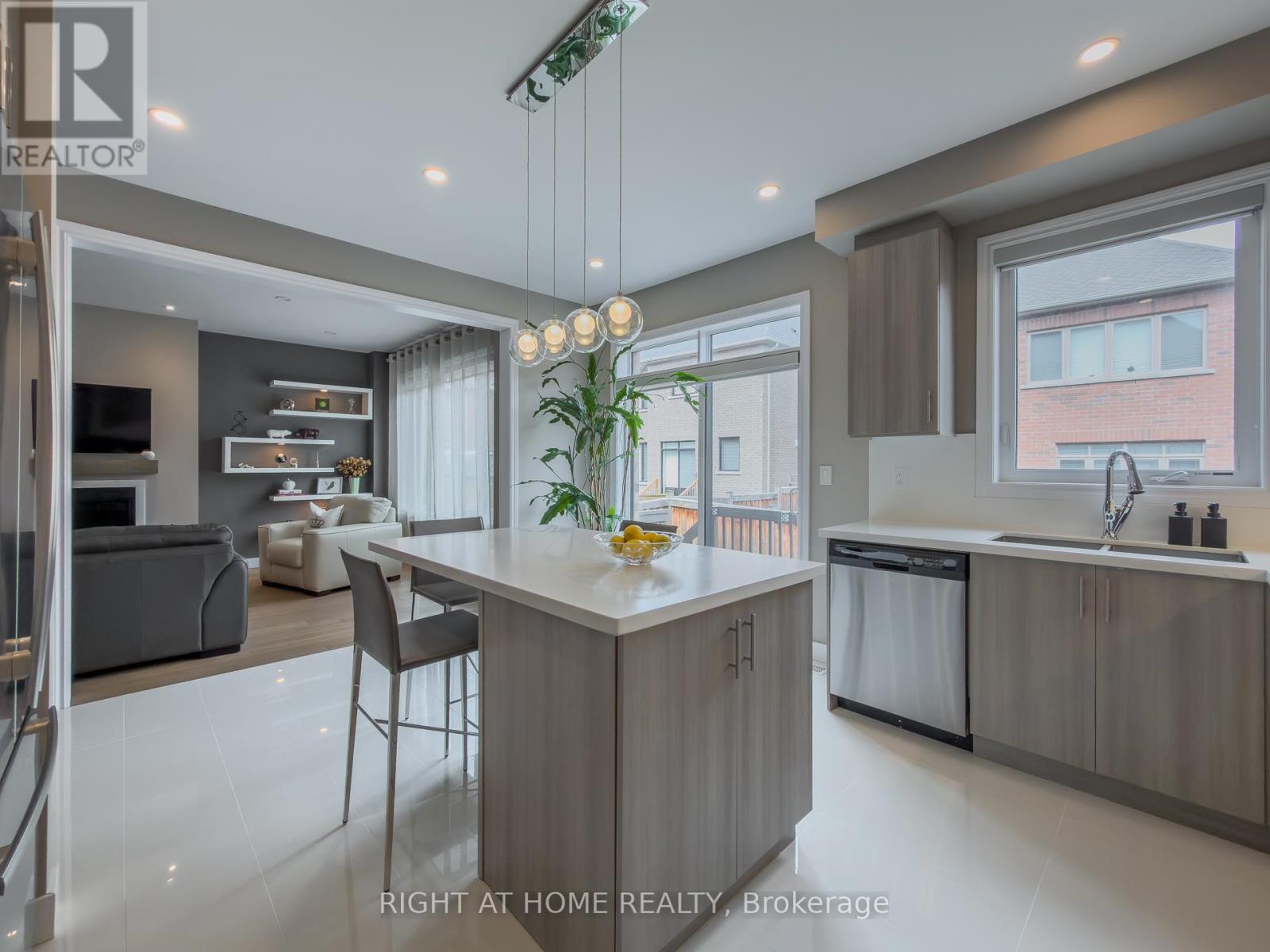 77 Leaden Hall Drive, East Gwillimbury, Ontario  L9N 0R5 - Photo 14 - N12958936