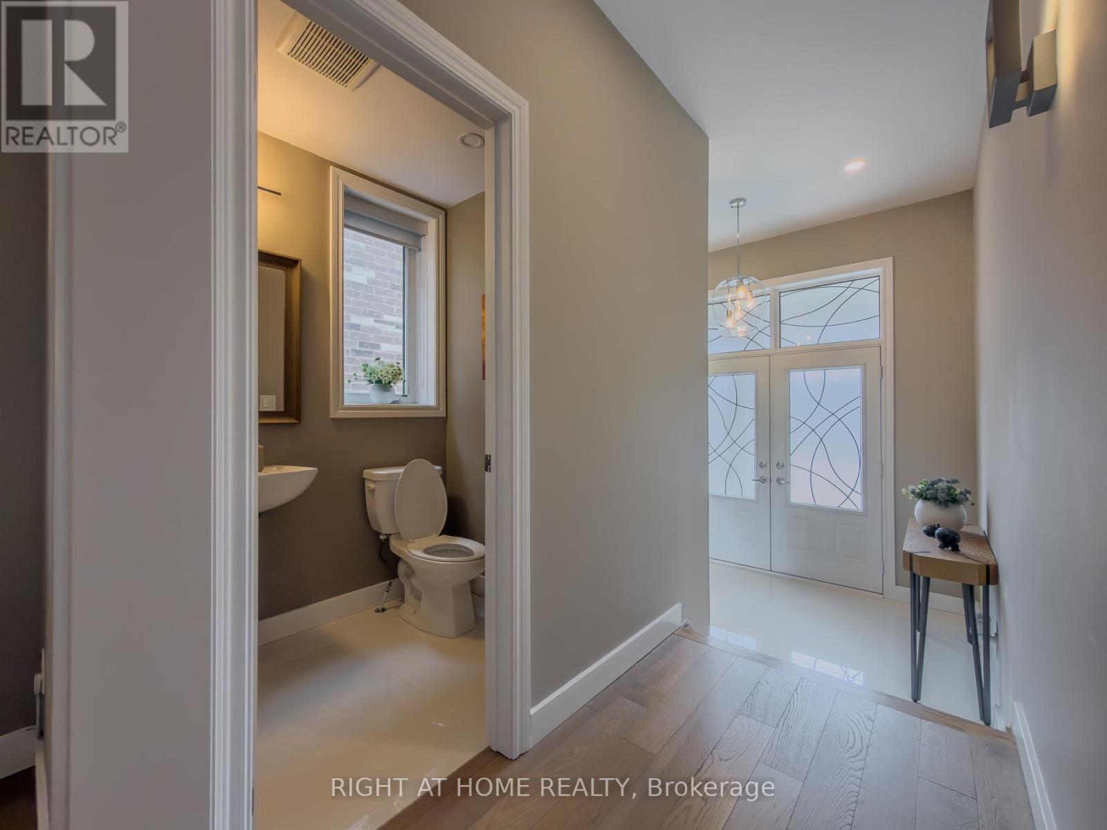 77 Leaden Hall Drive, East Gwillimbury, Ontario  L9N 0R5 - Photo 3 - N12958936