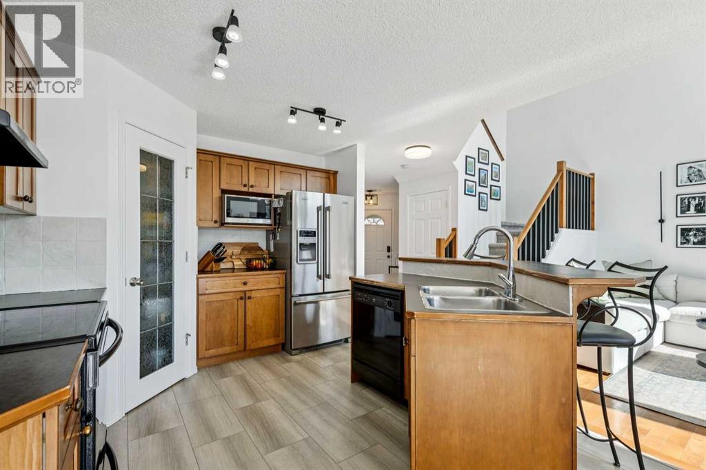 214 Cougarstone Circle SW, Calgary, Alberta  T3H 4W5 - Photo 12 - A2297016