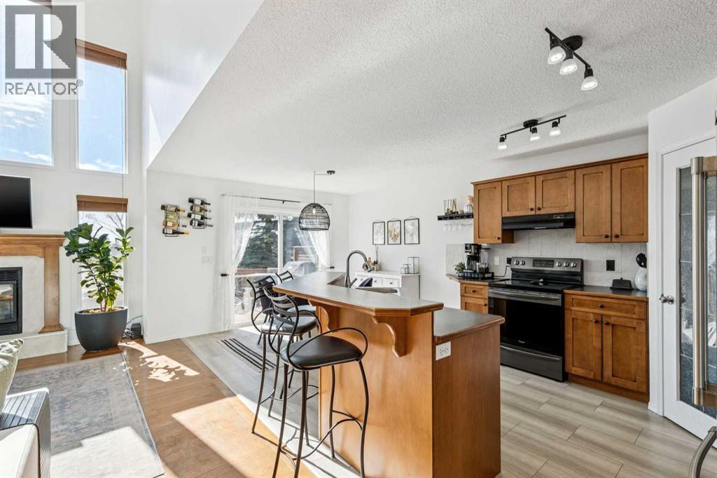 214 Cougarstone Circle SW, Calgary, Alberta  T3H 4W5 - Photo 6 - A2297016