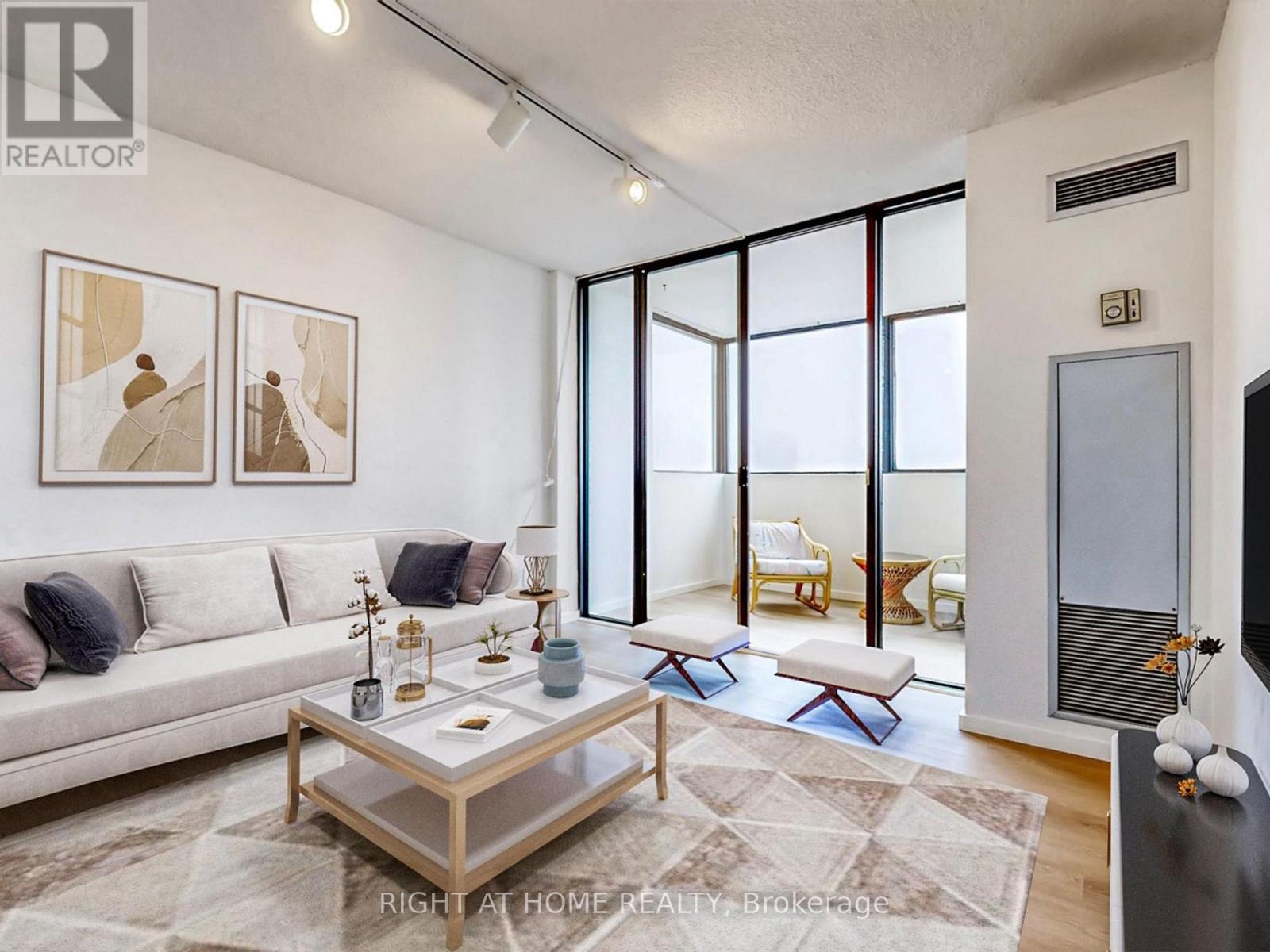 1602 - 133 TORRESDALE AVENUE, Toronto, Ontario