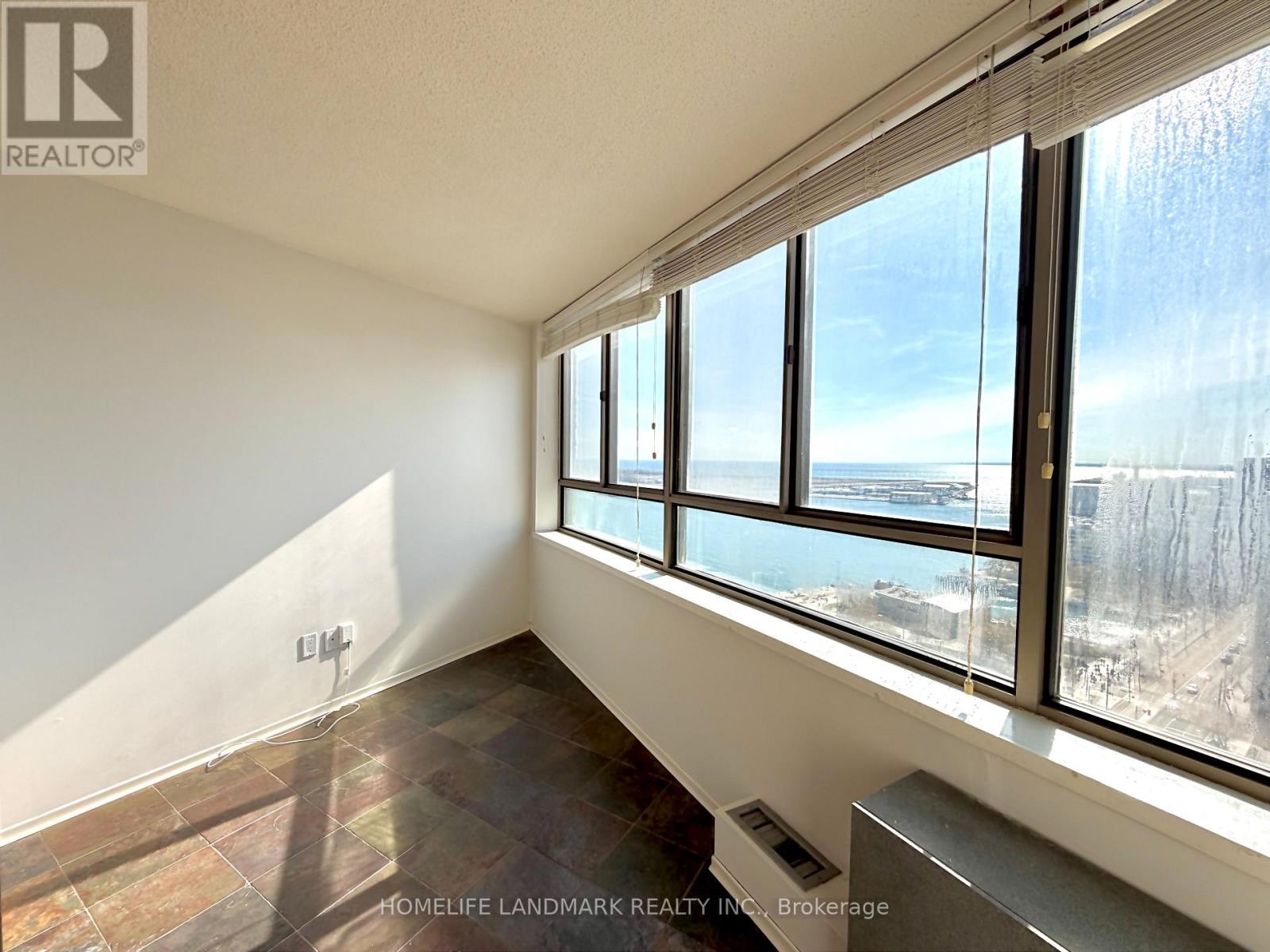 2404 - 270 Queens Quay W, Toronto, Ontario M5J 2N4 - Photo 11 - C12958946
