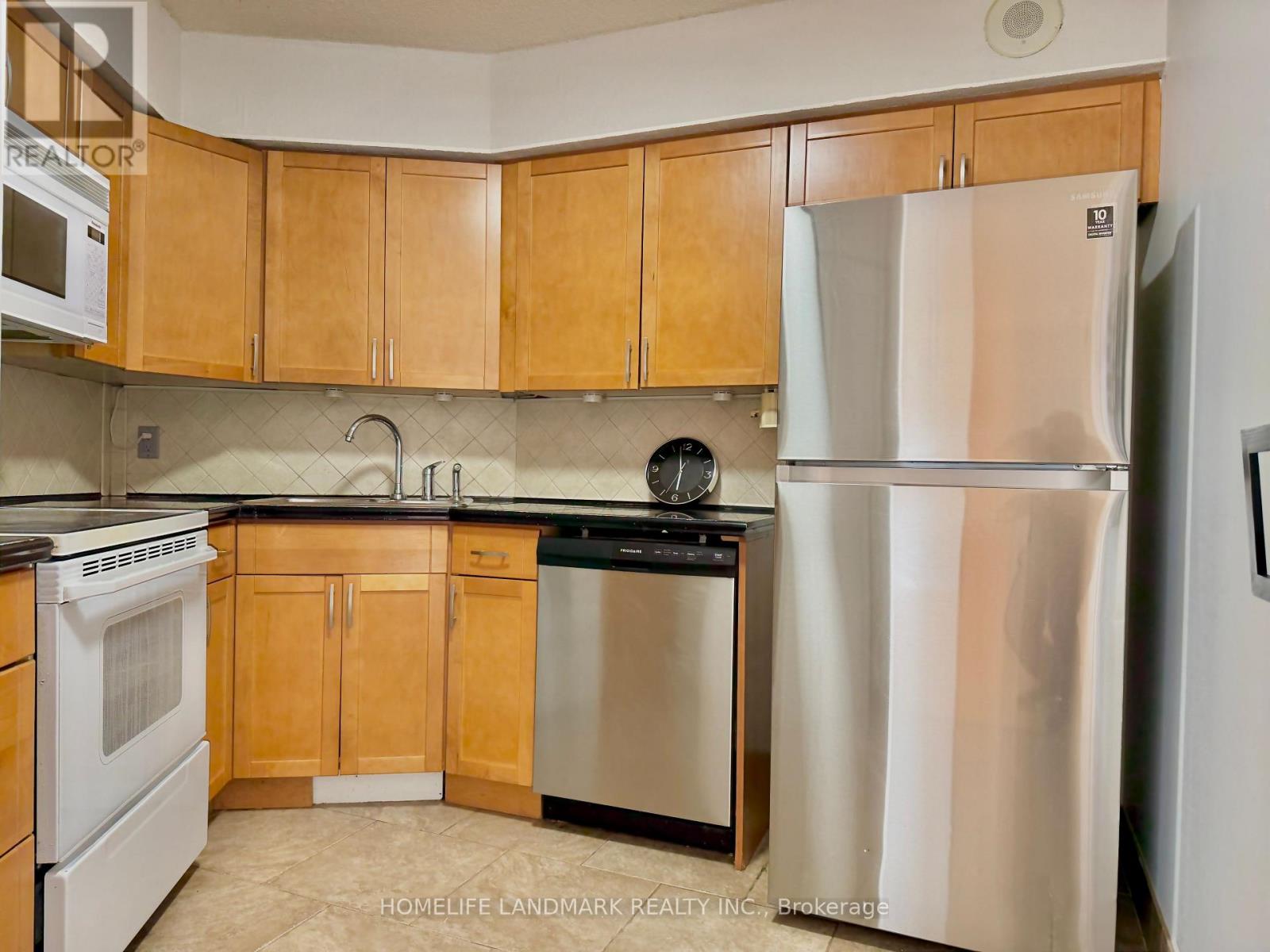 2404 - 270 Queens Quay W, Toronto, Ontario M5J 2N4 - Photo 2 - C12958946