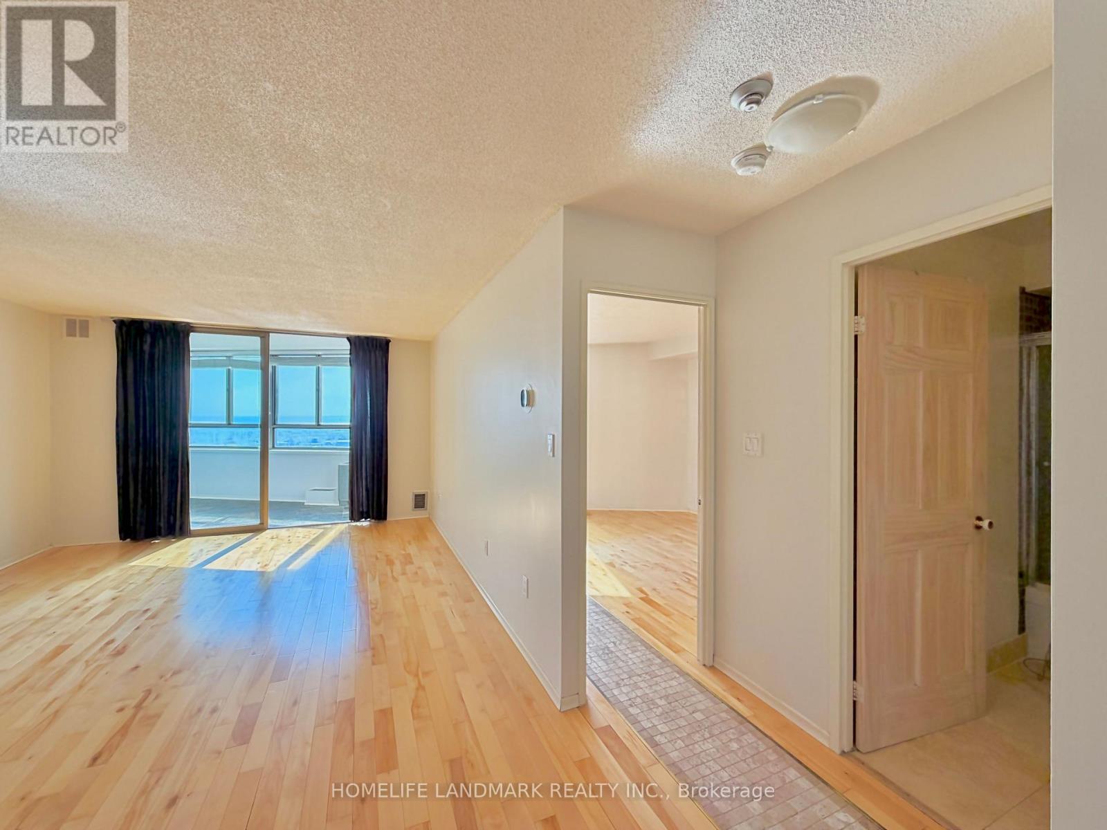 2404 - 270 Queens Quay W, Toronto, Ontario M5J 2N4 - Photo 5 - C12958946