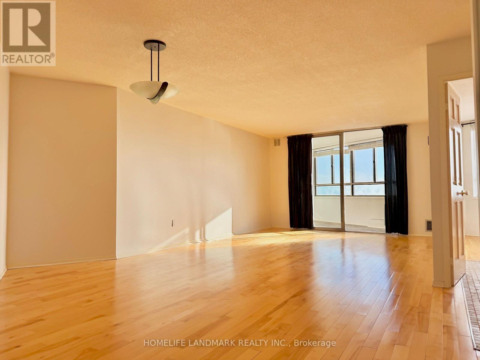 2404 - 270 Queens Quay W, Toronto, Ontario M5J 2N4 - Photo 6 - C12958946